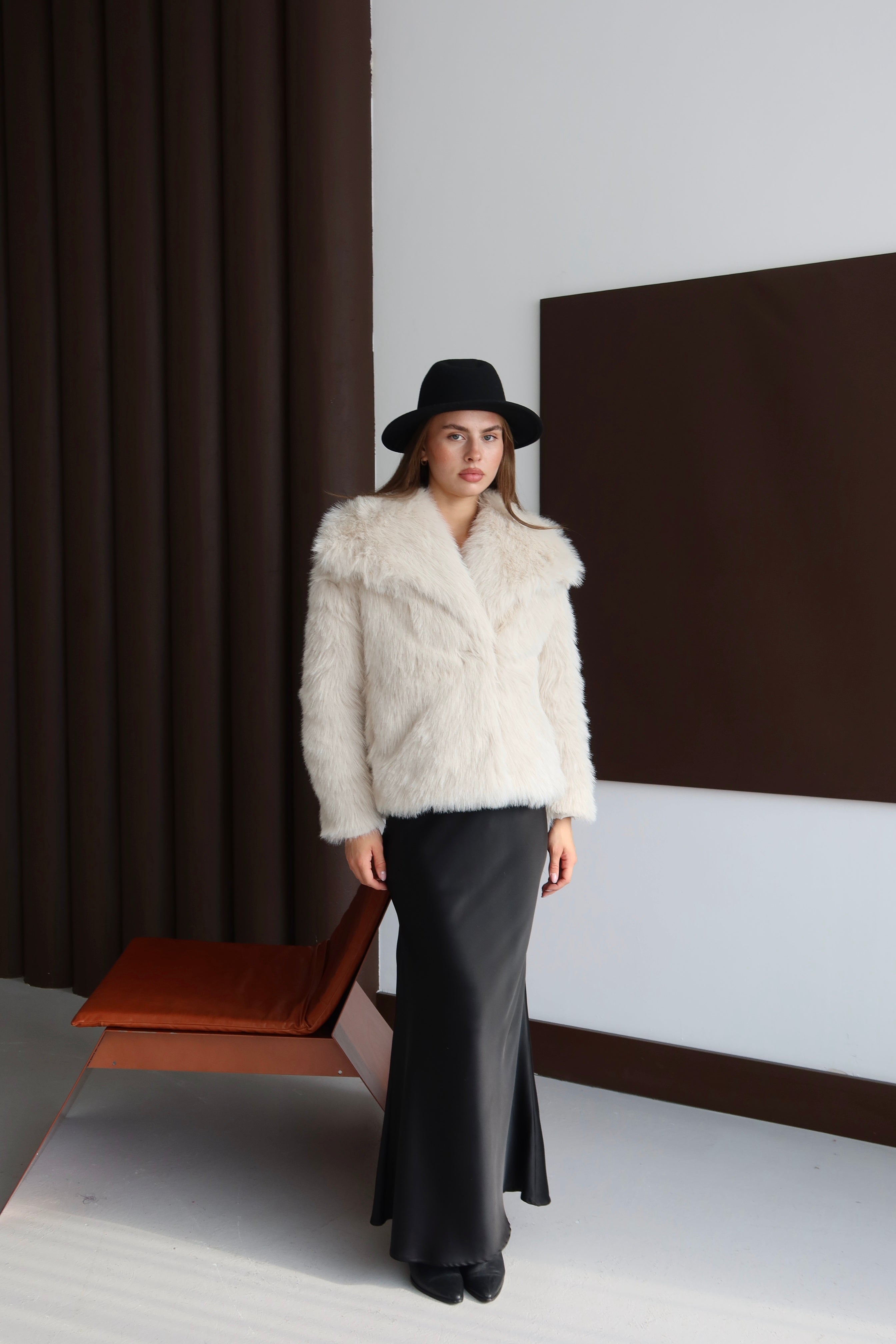 Krem Yumuşak Dokulu Astarlı Kürklü Mont