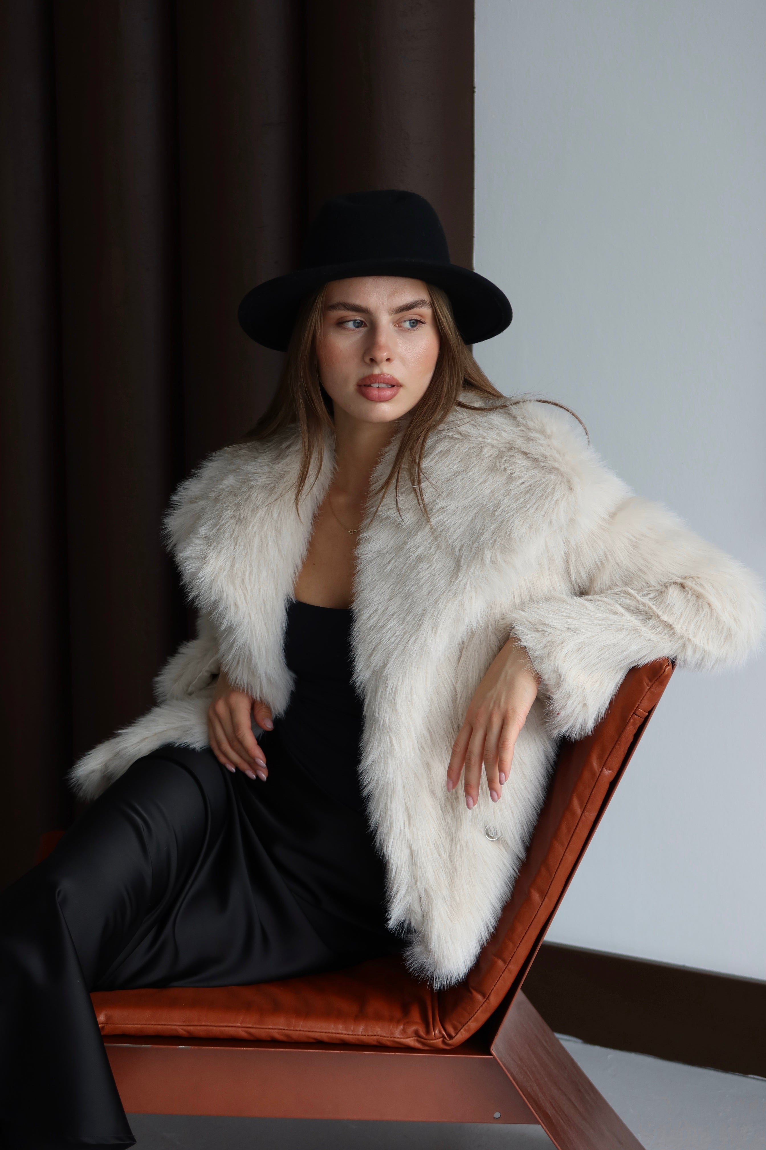 Krem Yumuşak Dokulu Astarlı Kürklü Mont