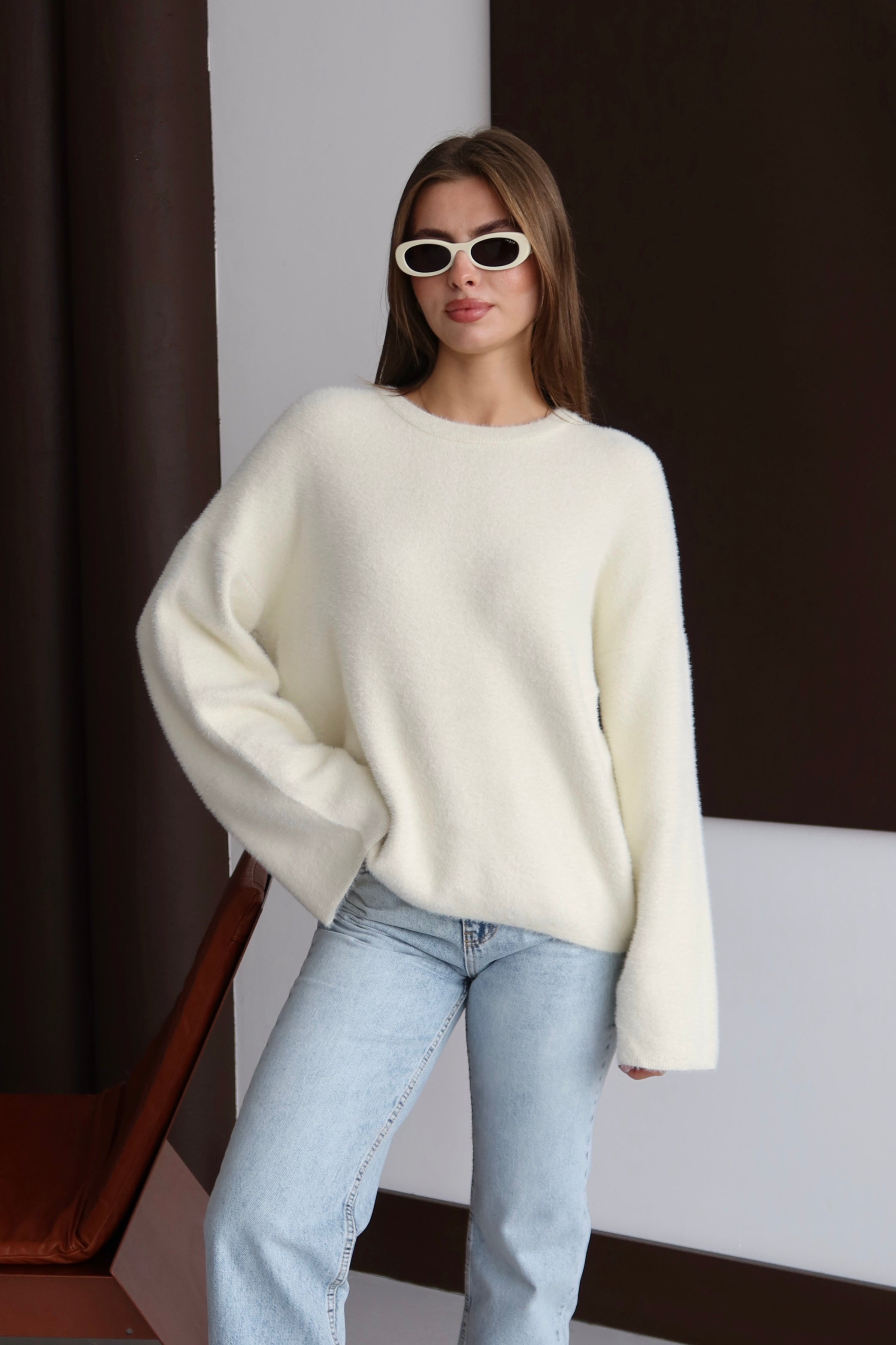 Krem Sakallı Sıkı Dokuma Oversize Kazak