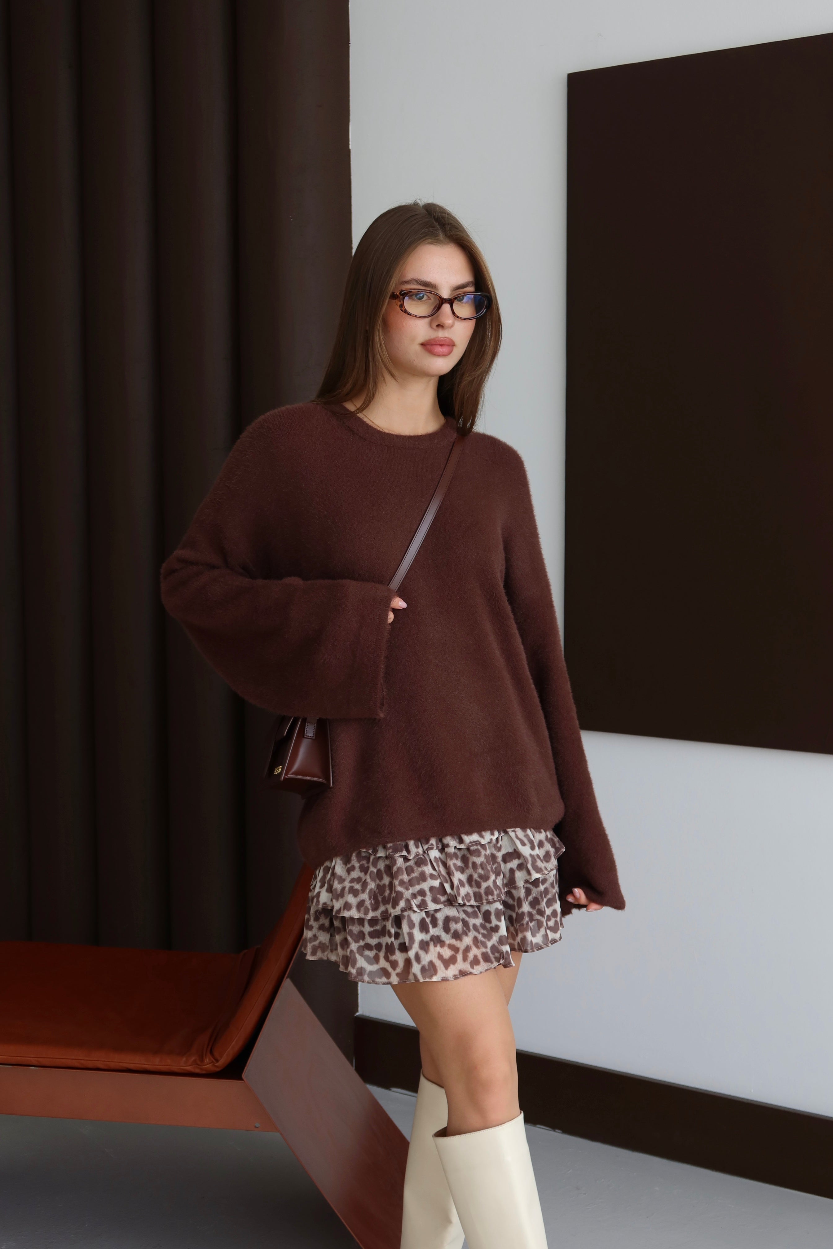 Kahverengi Sakallı Sıkı Dokuma Oversıze Kazak