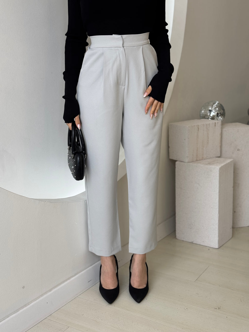 Gri Pile Detaylı Kumaş Pantolon