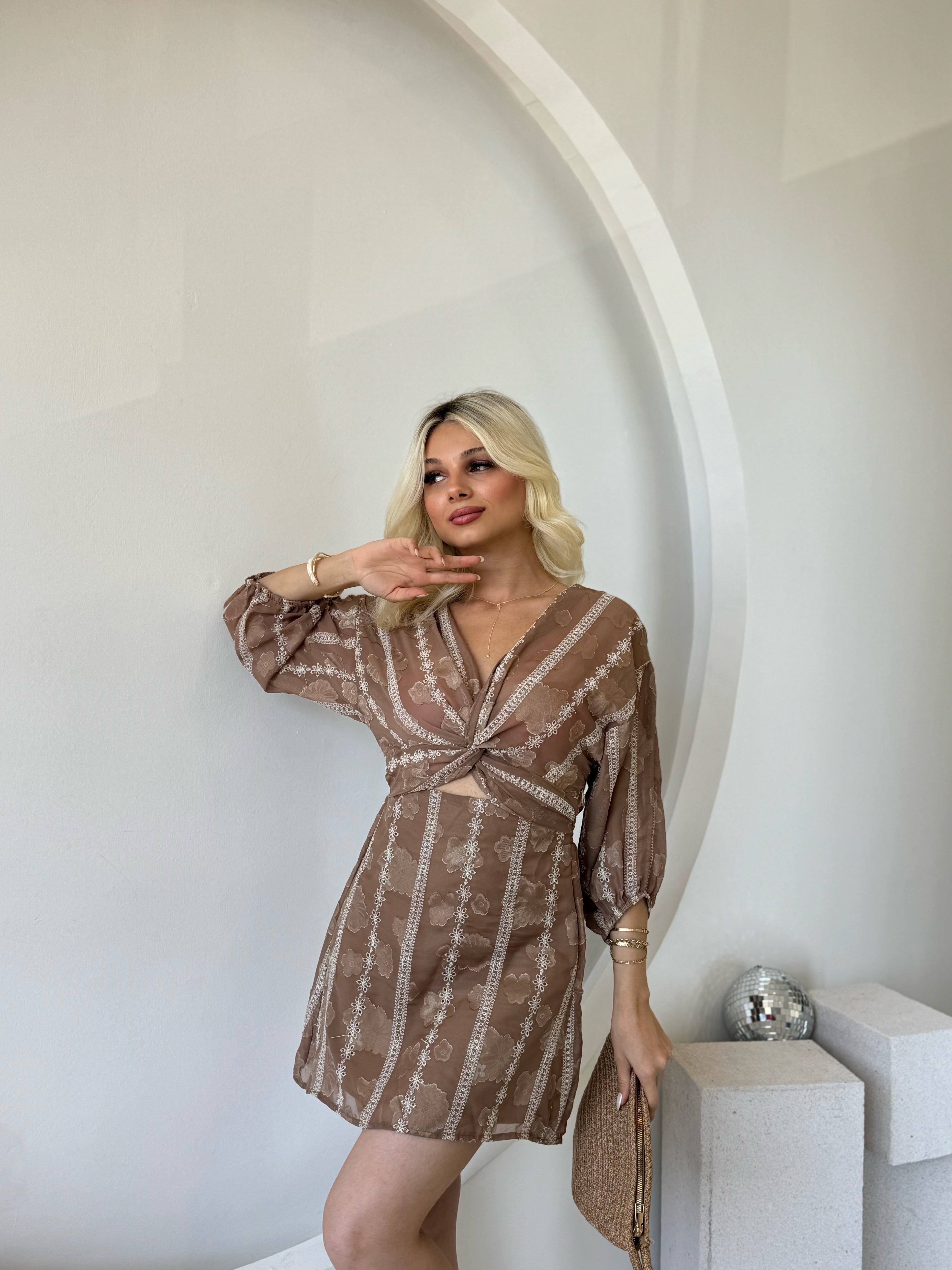 Kahve Rengi İşlemeli Elbise