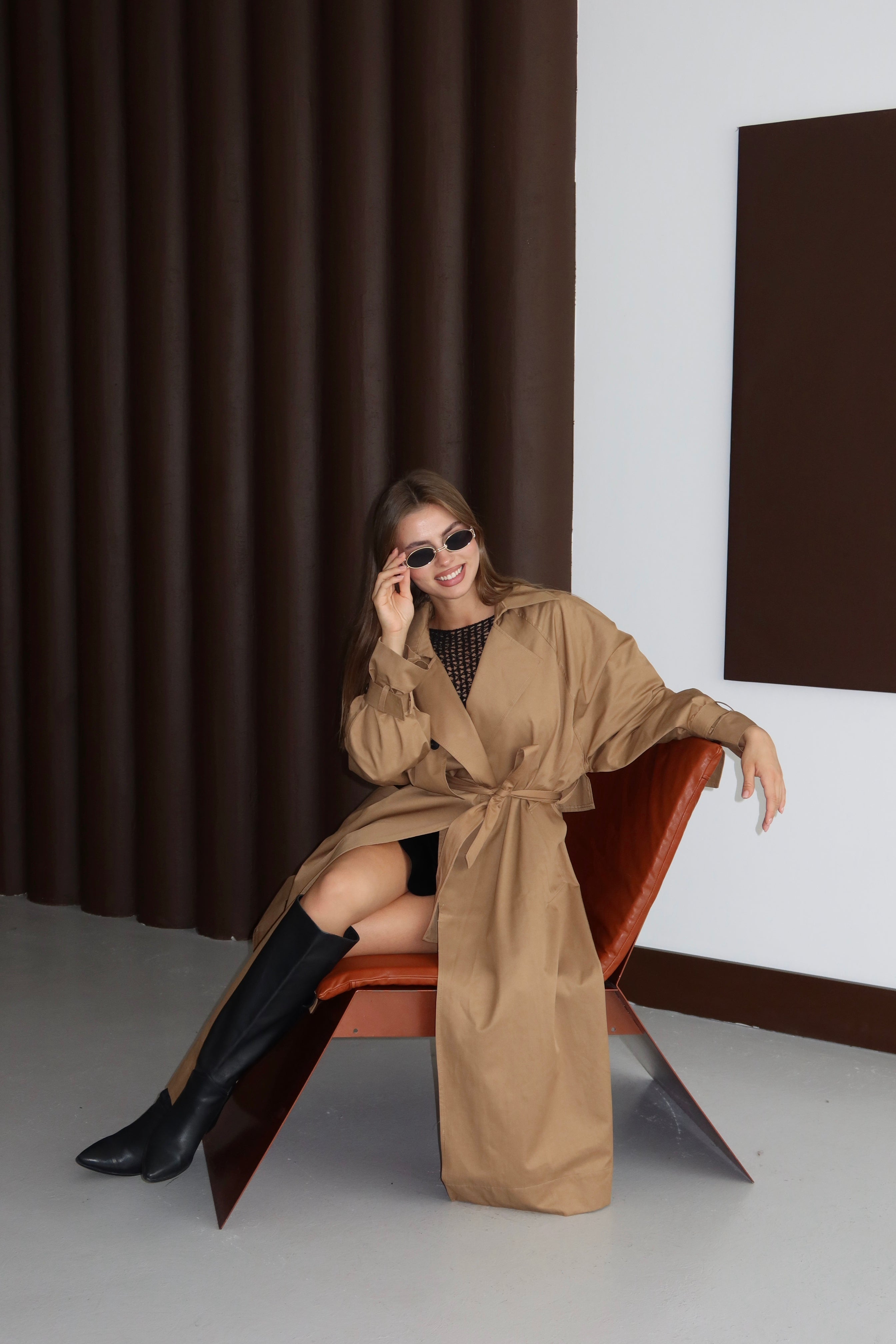 Camel Yırtmaç Detaylı Trençkot