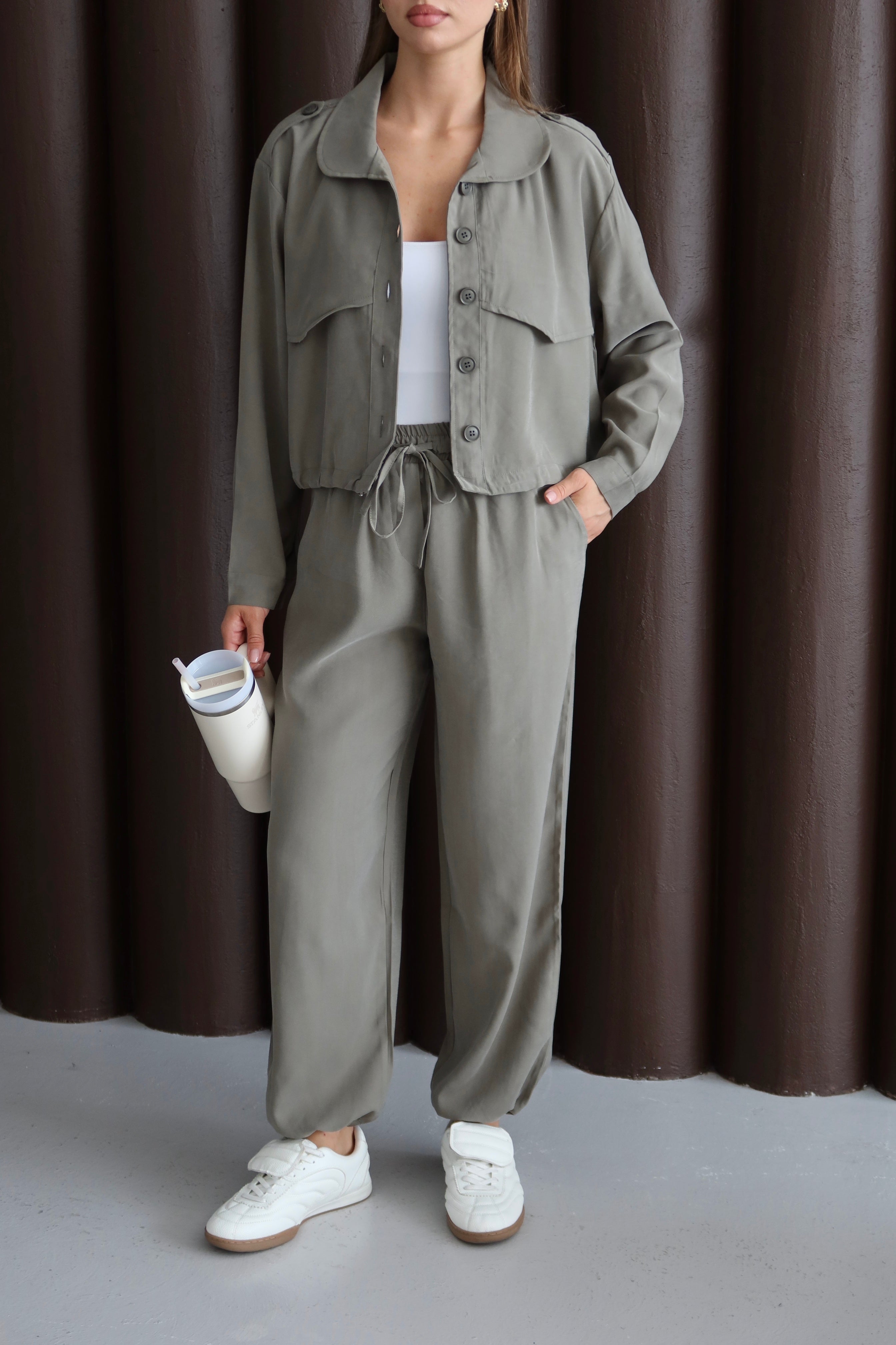 Çağla Yeşili Paçası Ve Beli Lastik Detaylı Pantolon Ceket Takım