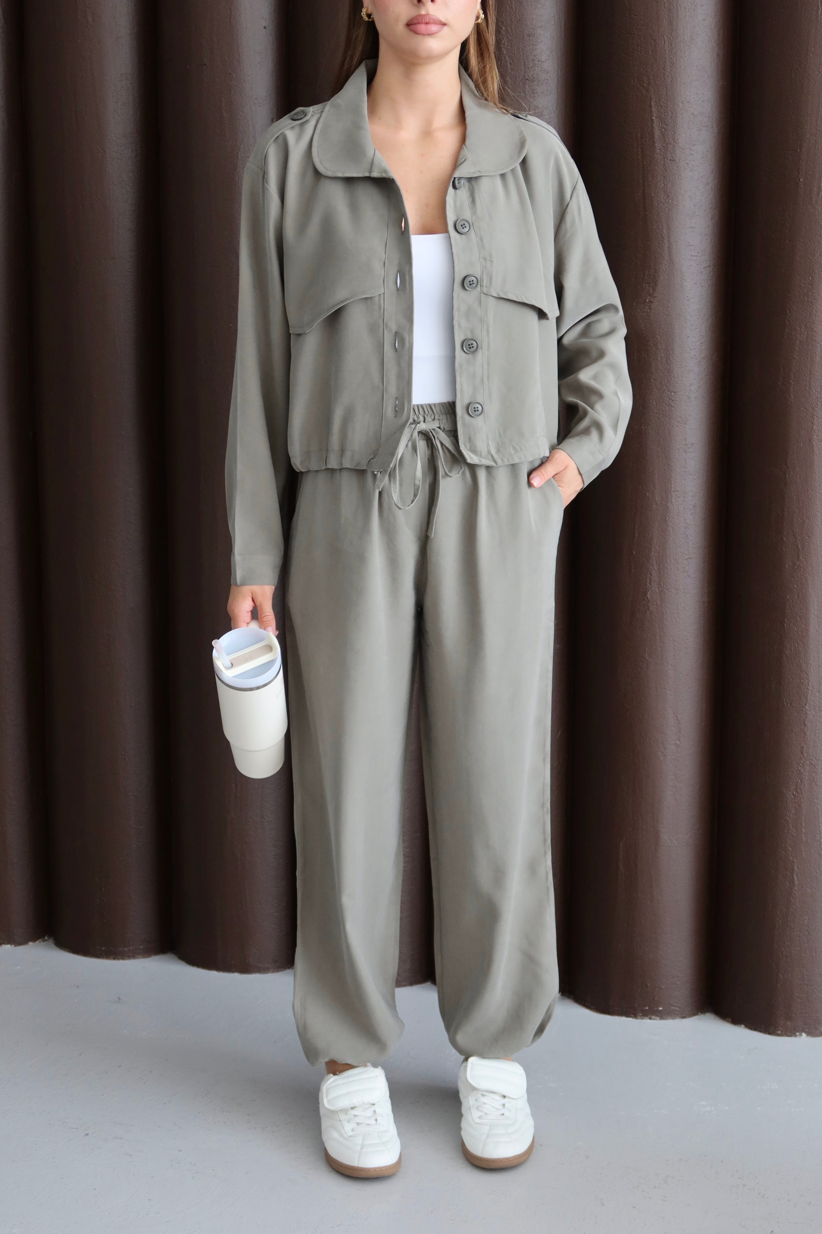 Çağla Yeşili Paçası Ve Beli Lastik Detaylı Pantolon Ceket Takım