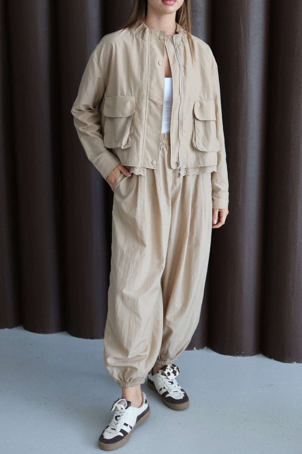 Bej Paçası Lastik Detaylı Fistolu Ceket Pantolon Takım