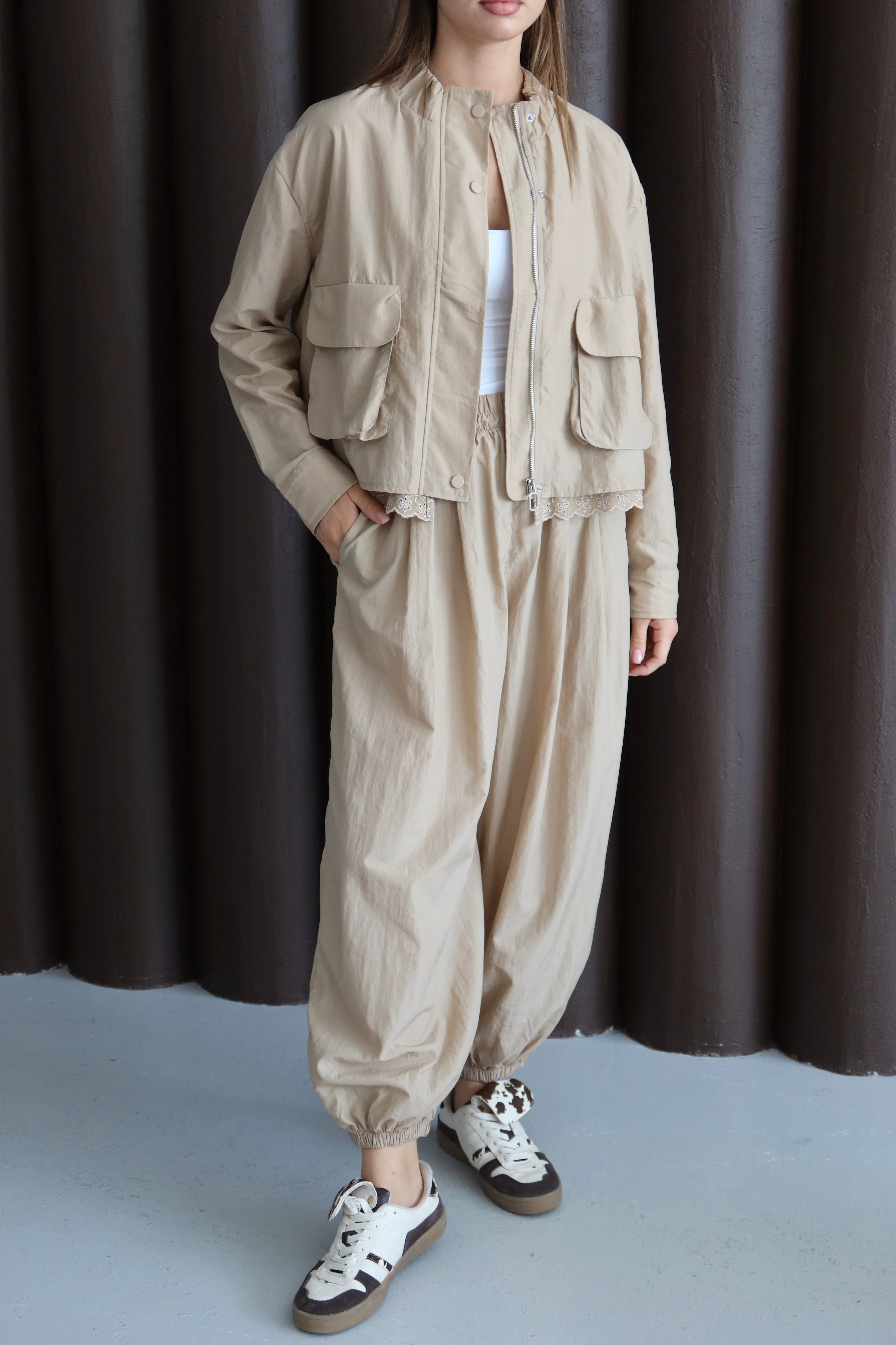 Bej Paçası Lastik Detaylı Fistolu Ceket Pantolon Takım