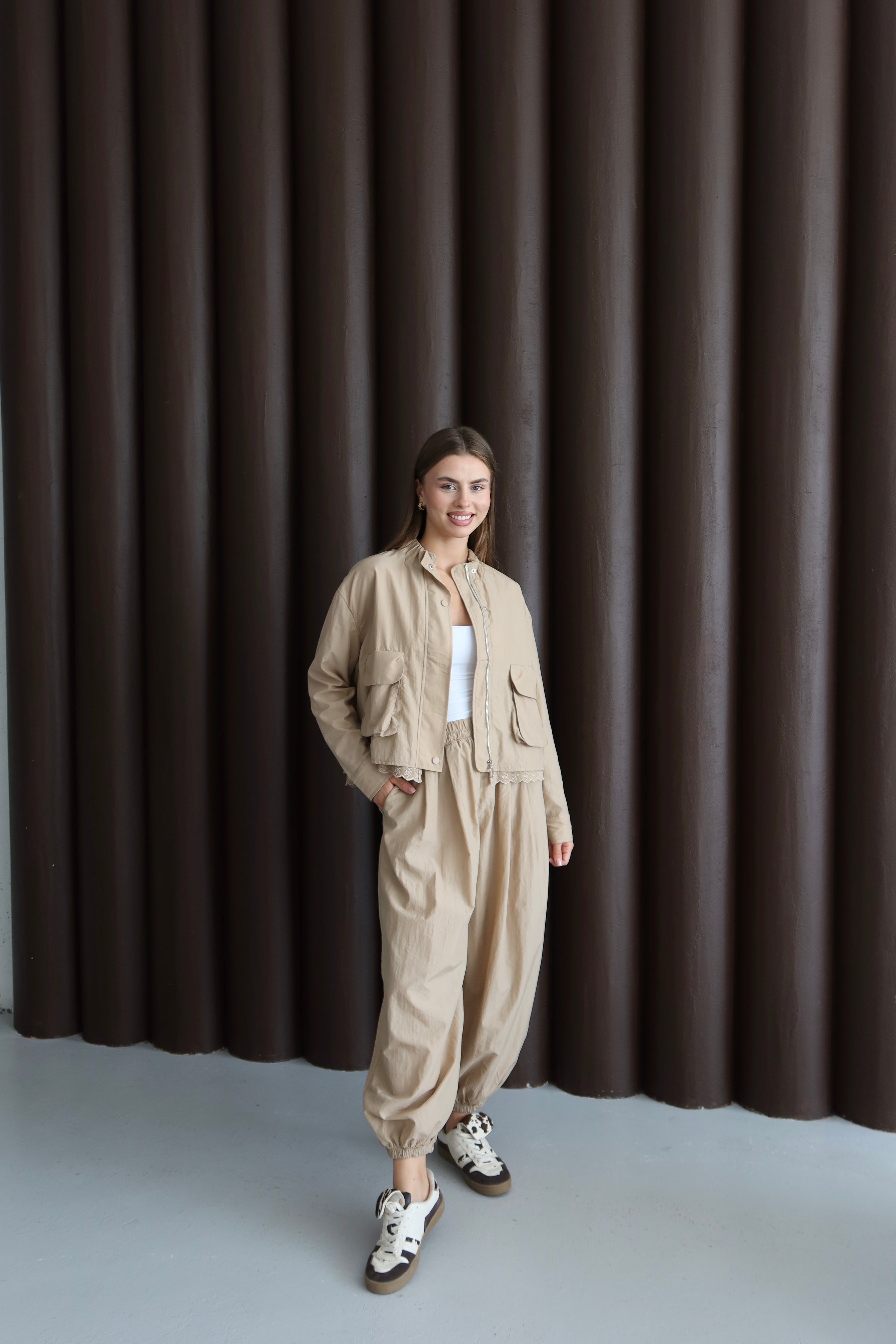 Bej Paçası Lastik Detaylı Fistolu Ceket Pantolon Takım