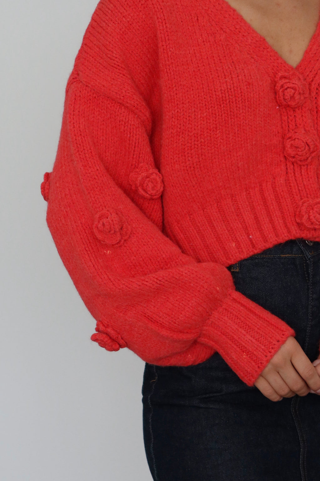 Kırmızı Gül Detaylı Balon Kol Örme Hırka