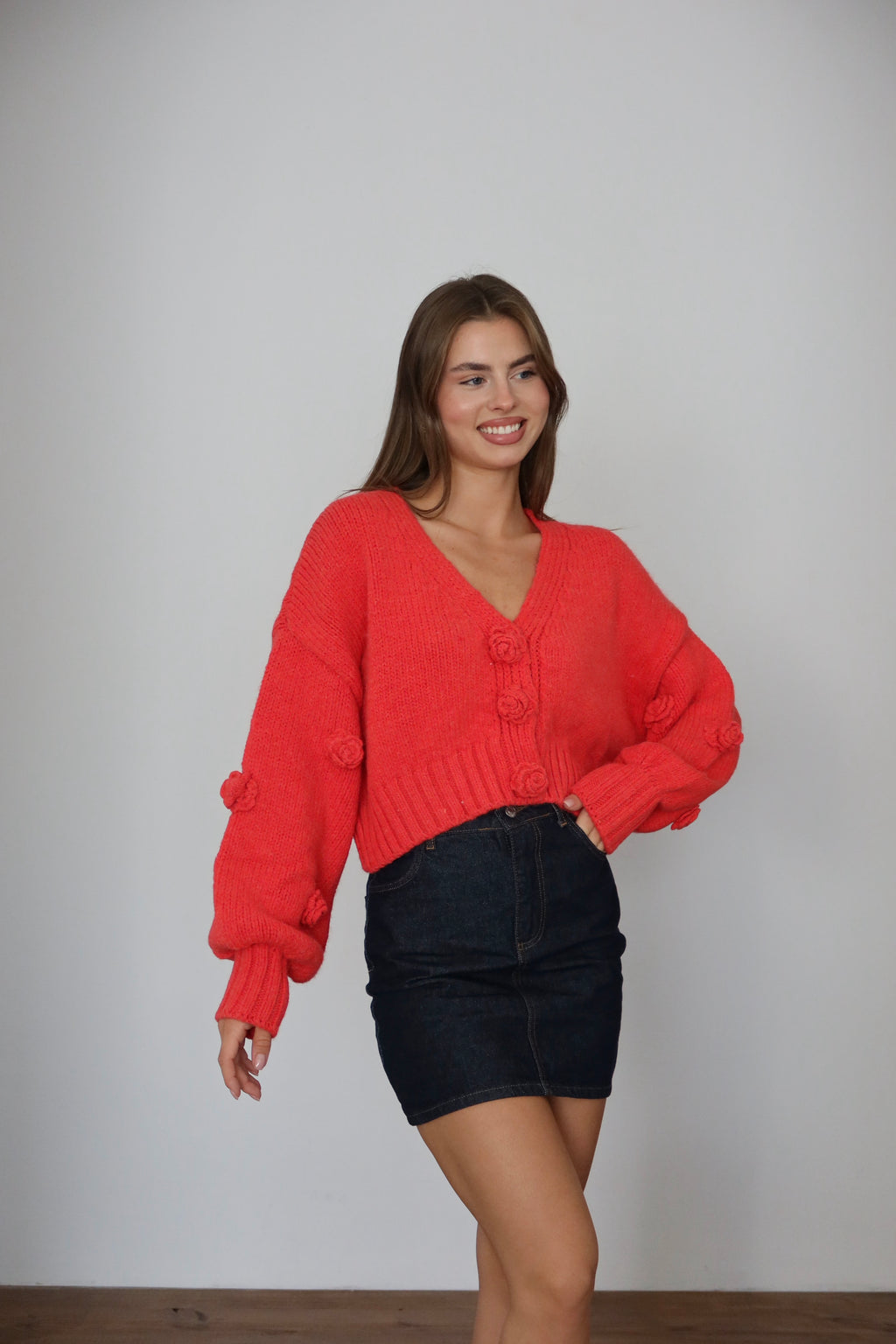 Kırmızı Gül Detaylı Balon Kol Örme Hırka