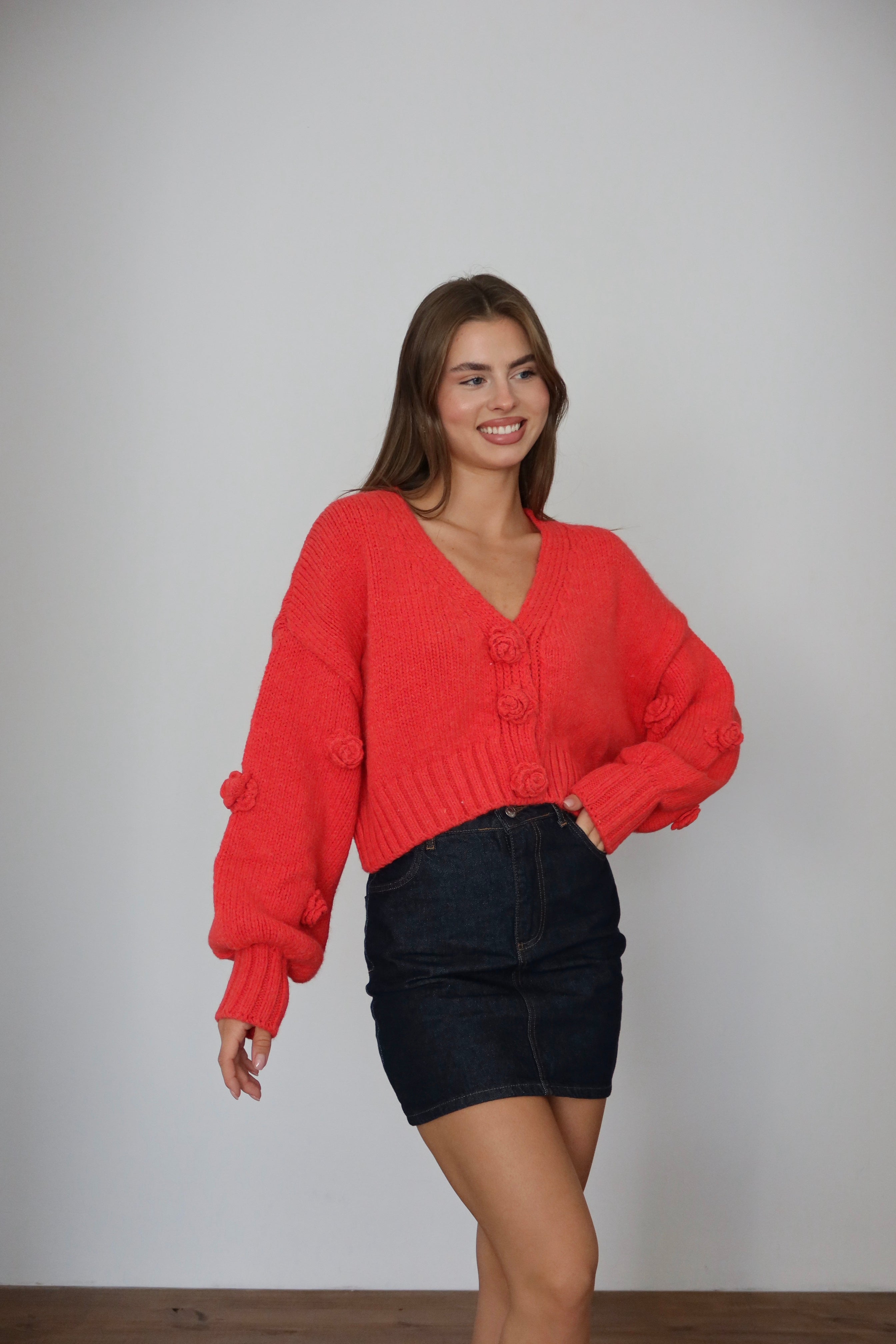 Kırmızı Gül Detaylı Balon Kol Örme Hırka