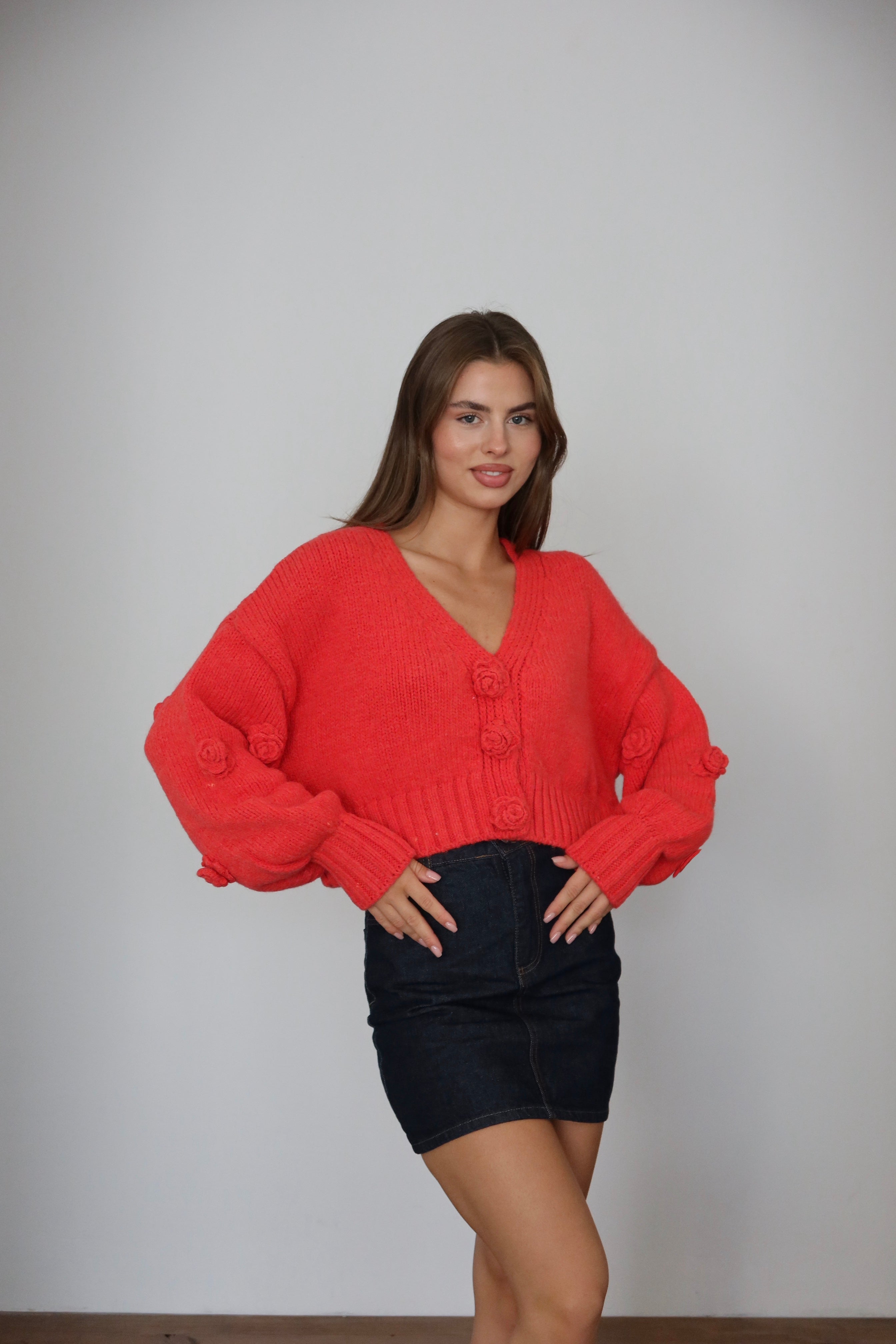 Kırmızı Gül Detaylı Balon Kol Örme Hırka