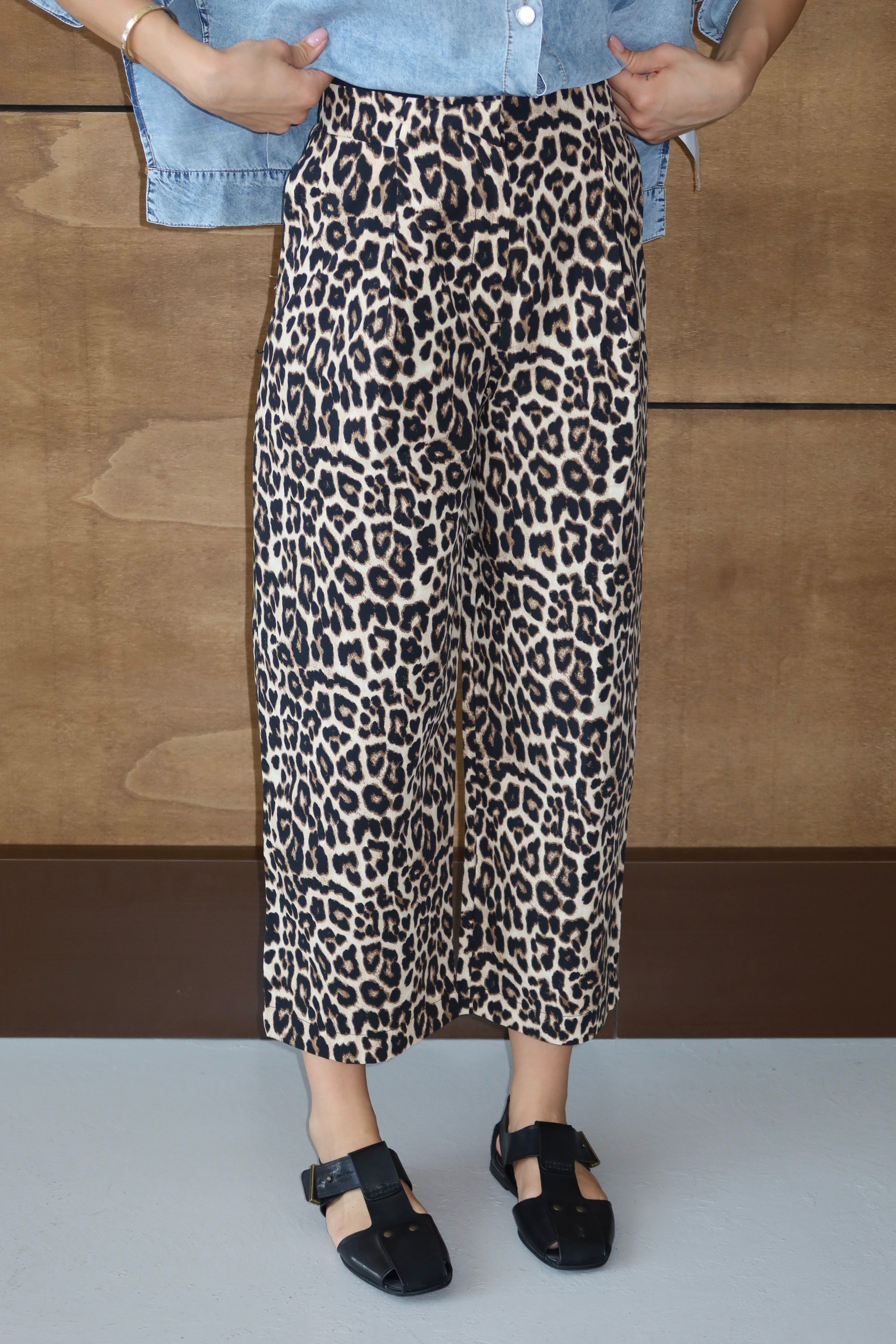 Brown Front Pleated Detailed Wide Leg Leopard Trousers
