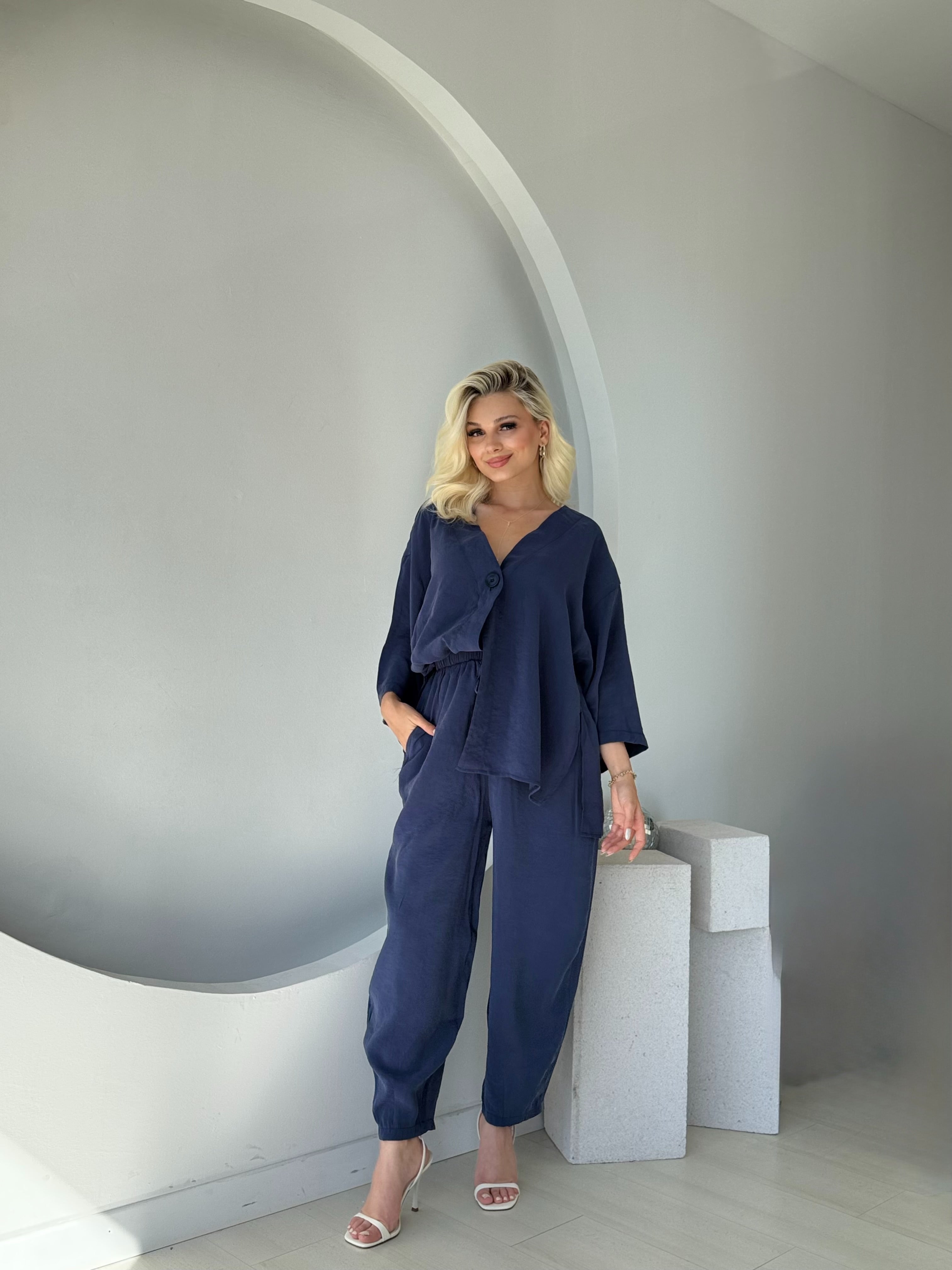 Lacivert Tek Düğmeli Bluz Pantolon Takım