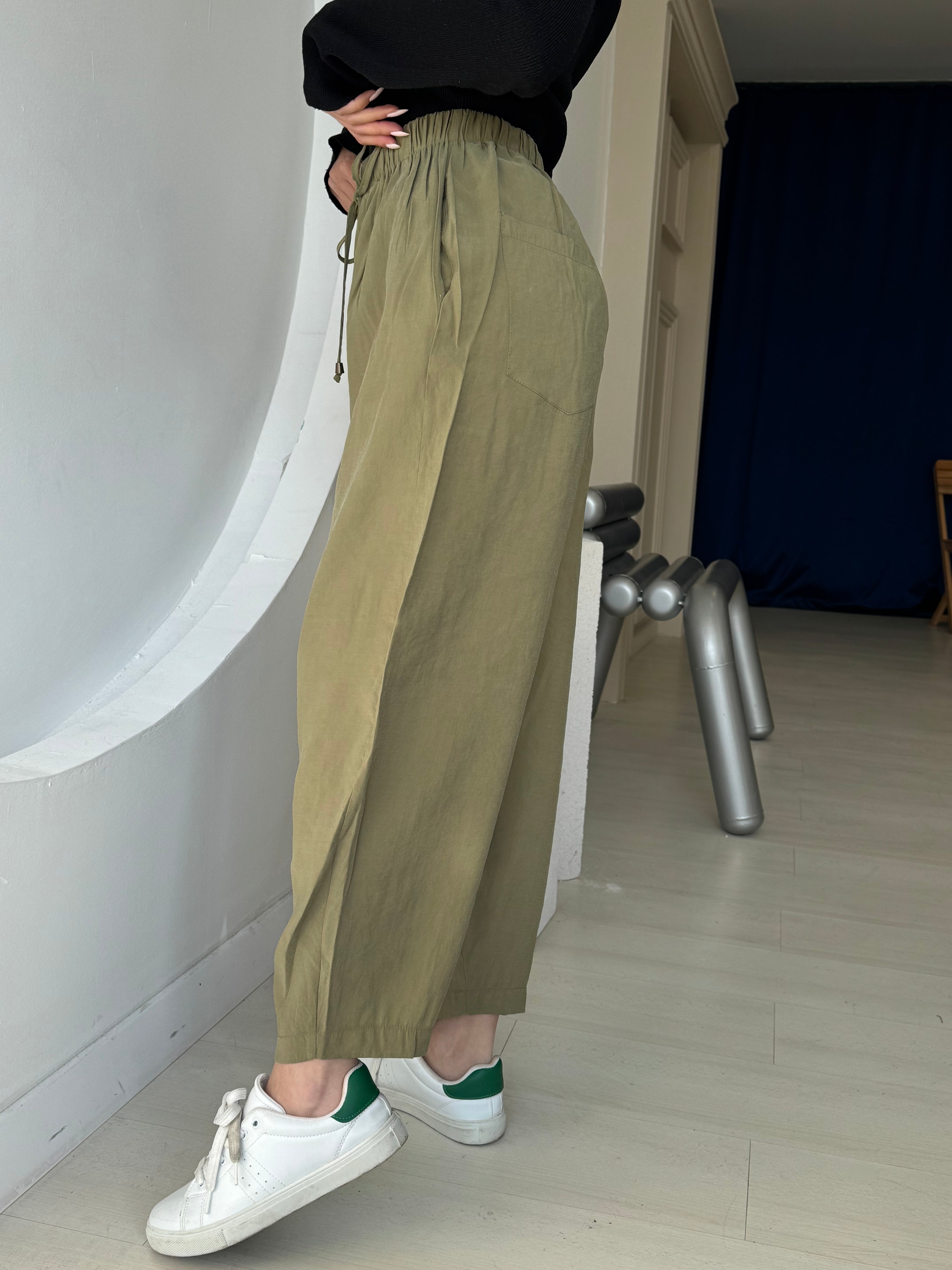 Haki Beli Lastikli Paça Detaylı Cepli Pantolon