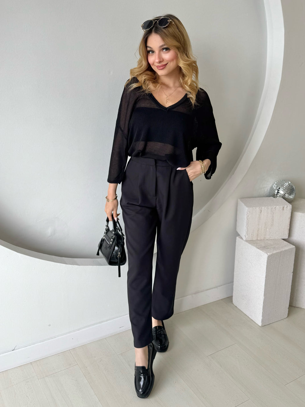 Siyah Açık Yaka Transparan Bluz