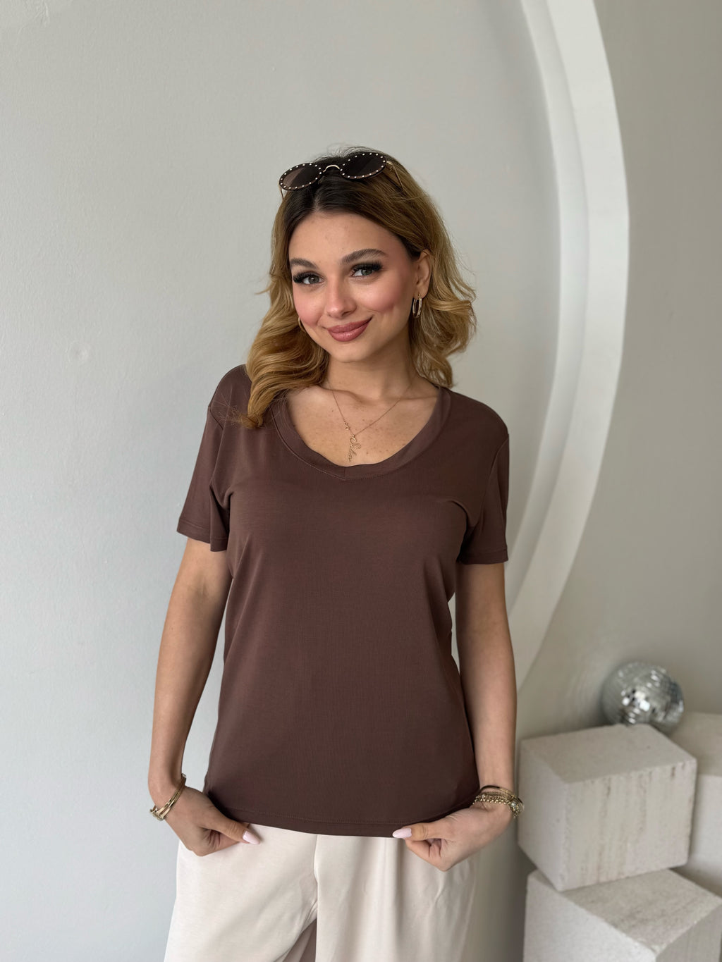 Modal Kahverengi Açık Yaka Tshirt