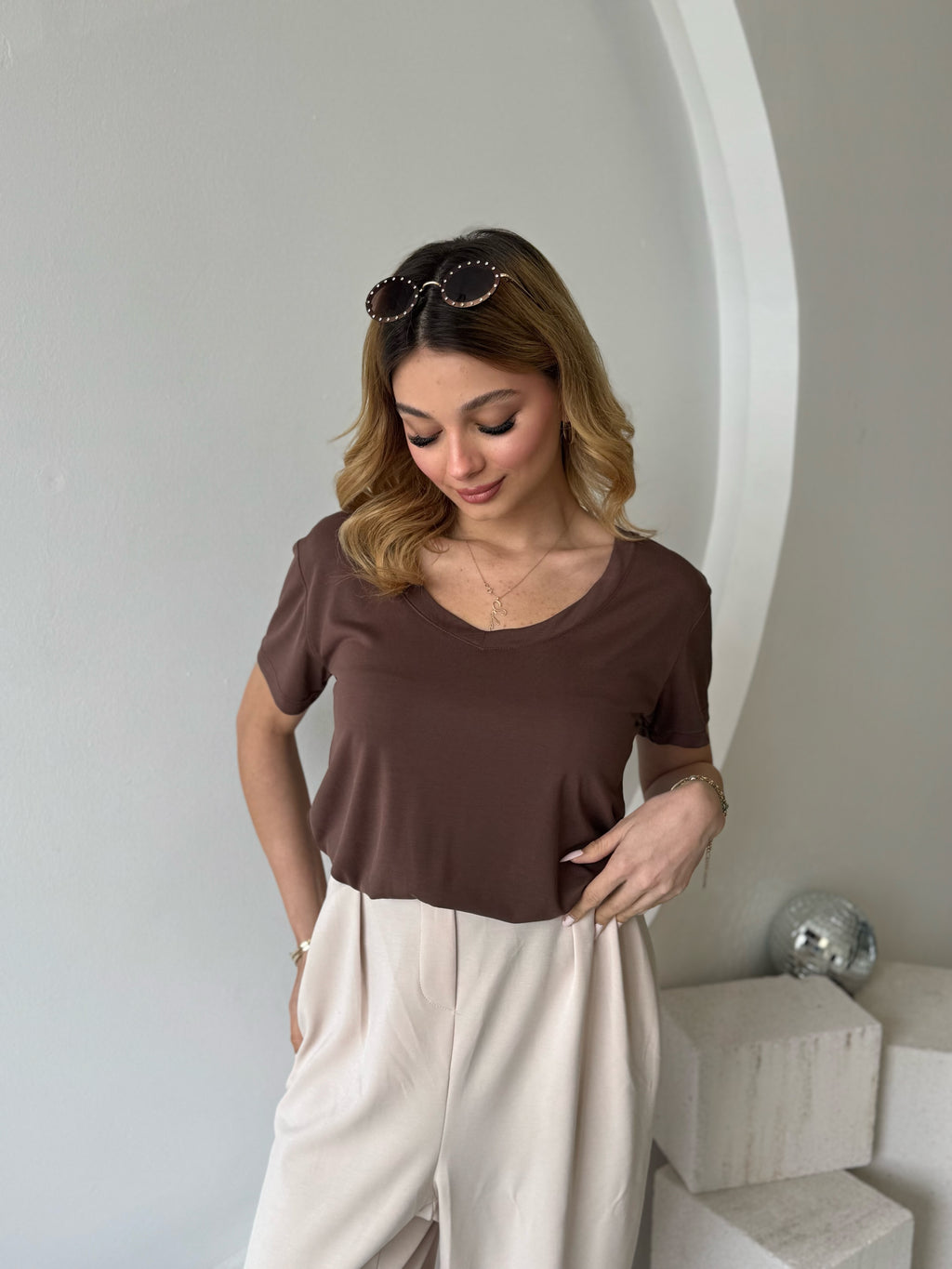 Modal Kahverengi Açık Yaka Tshirt