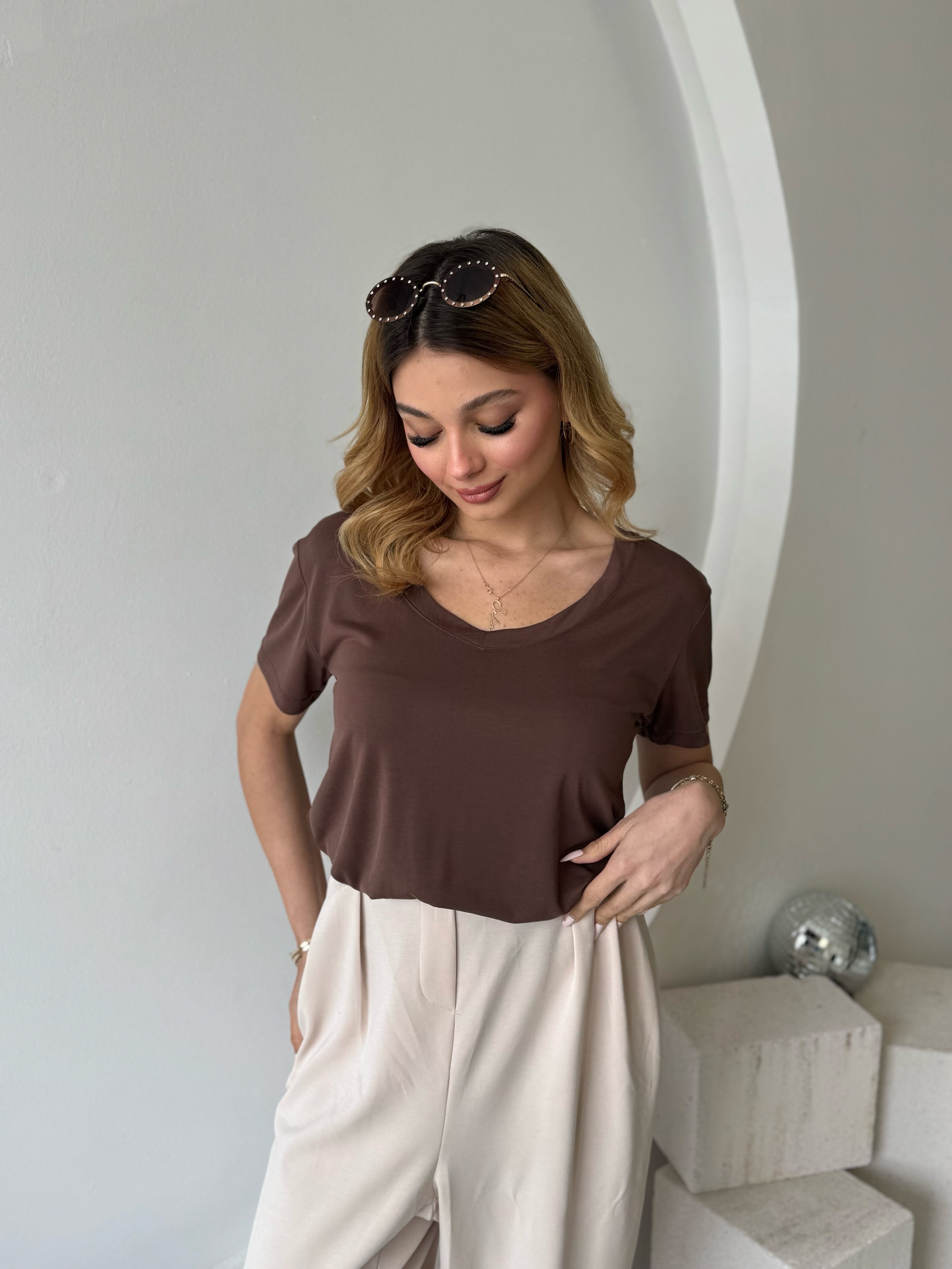 Modal Kahverengi Açık Yaka Tshirt