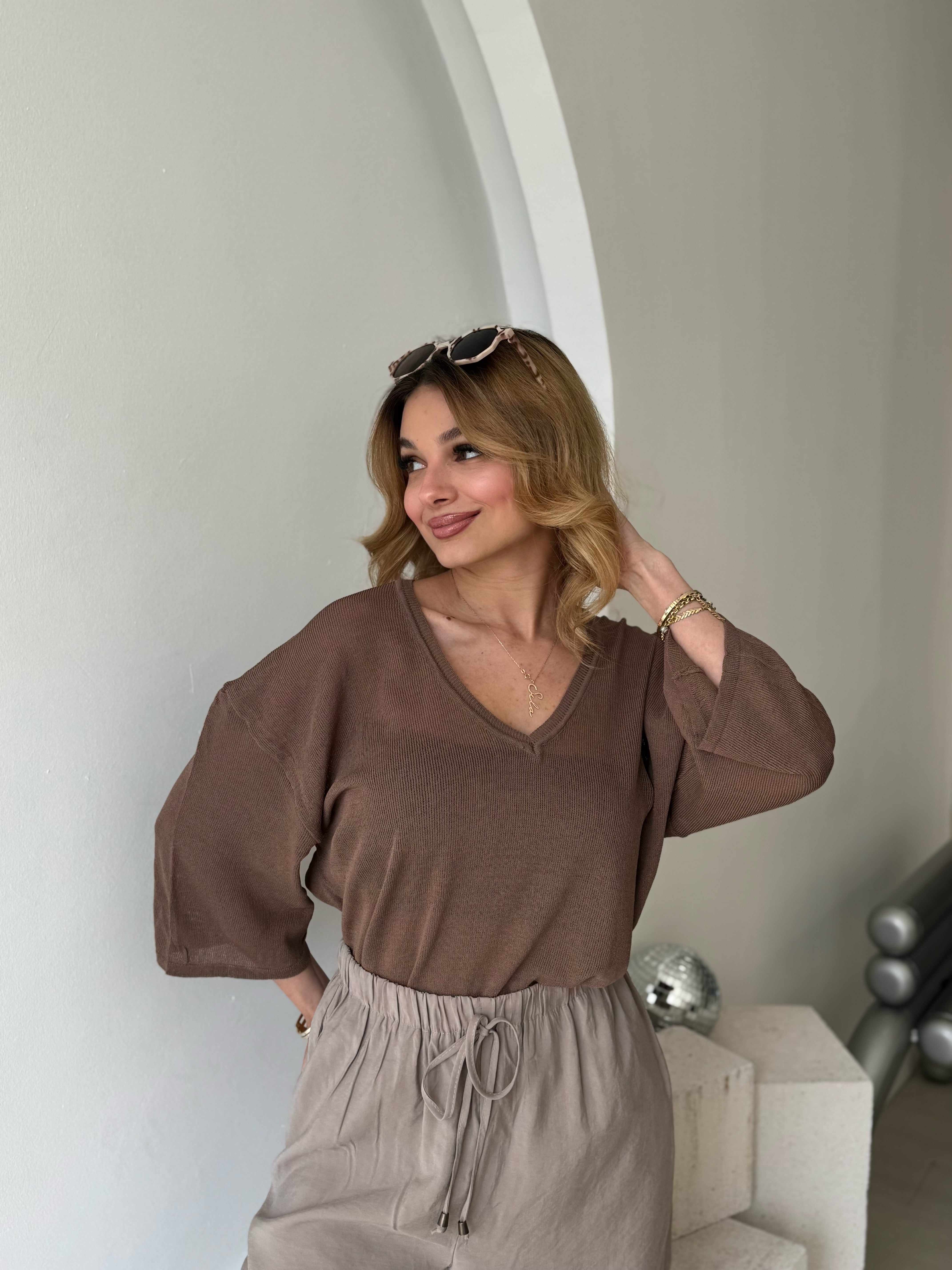 Kahverengi Açık Yaka Transparan Bluz