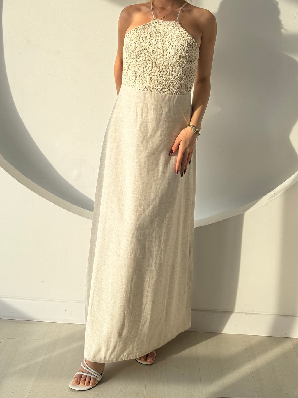 Halter Yaka Dantel Detaylı Elbise