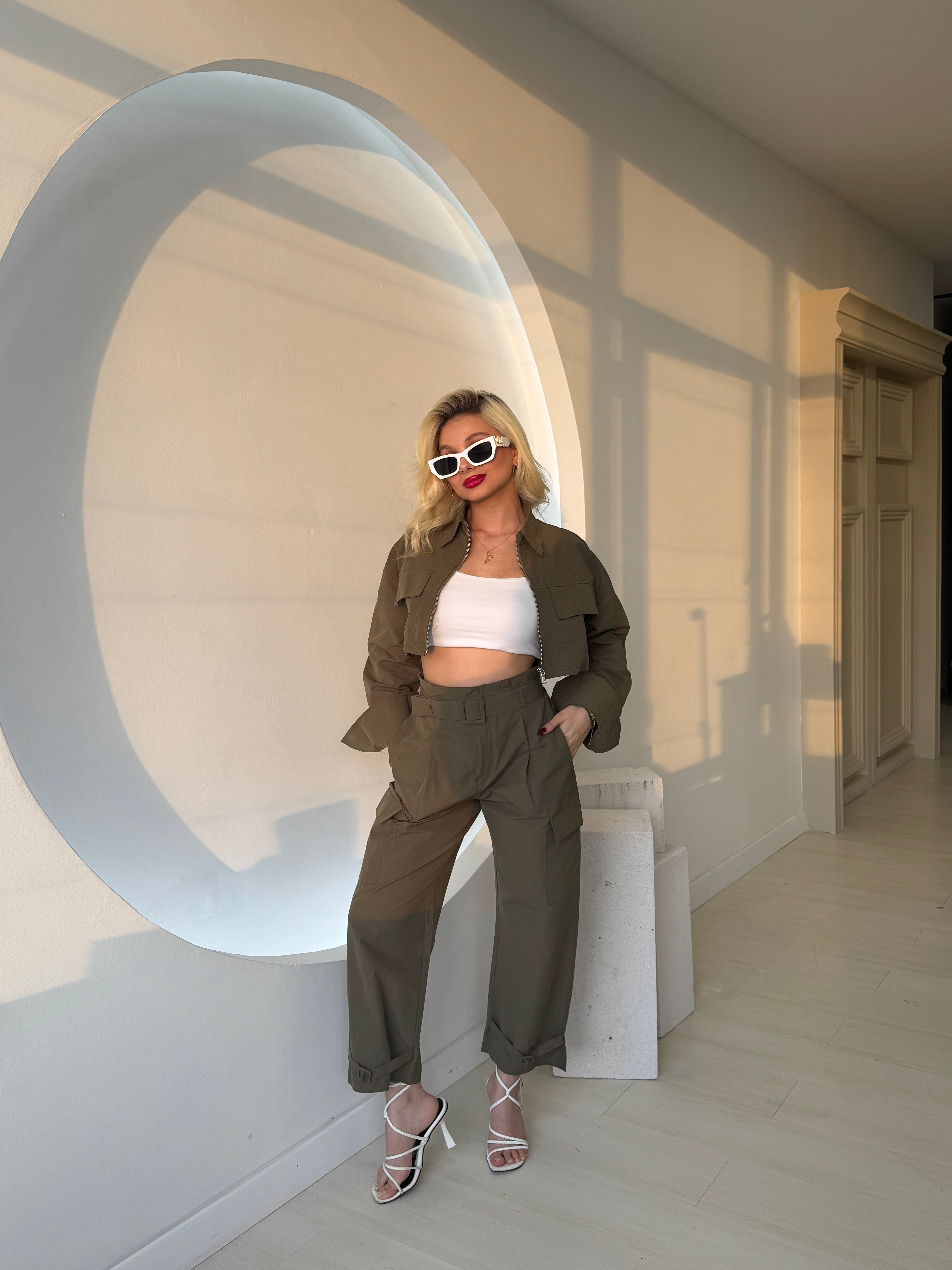 Haki Kemer Ve Paça Detaylı Takım