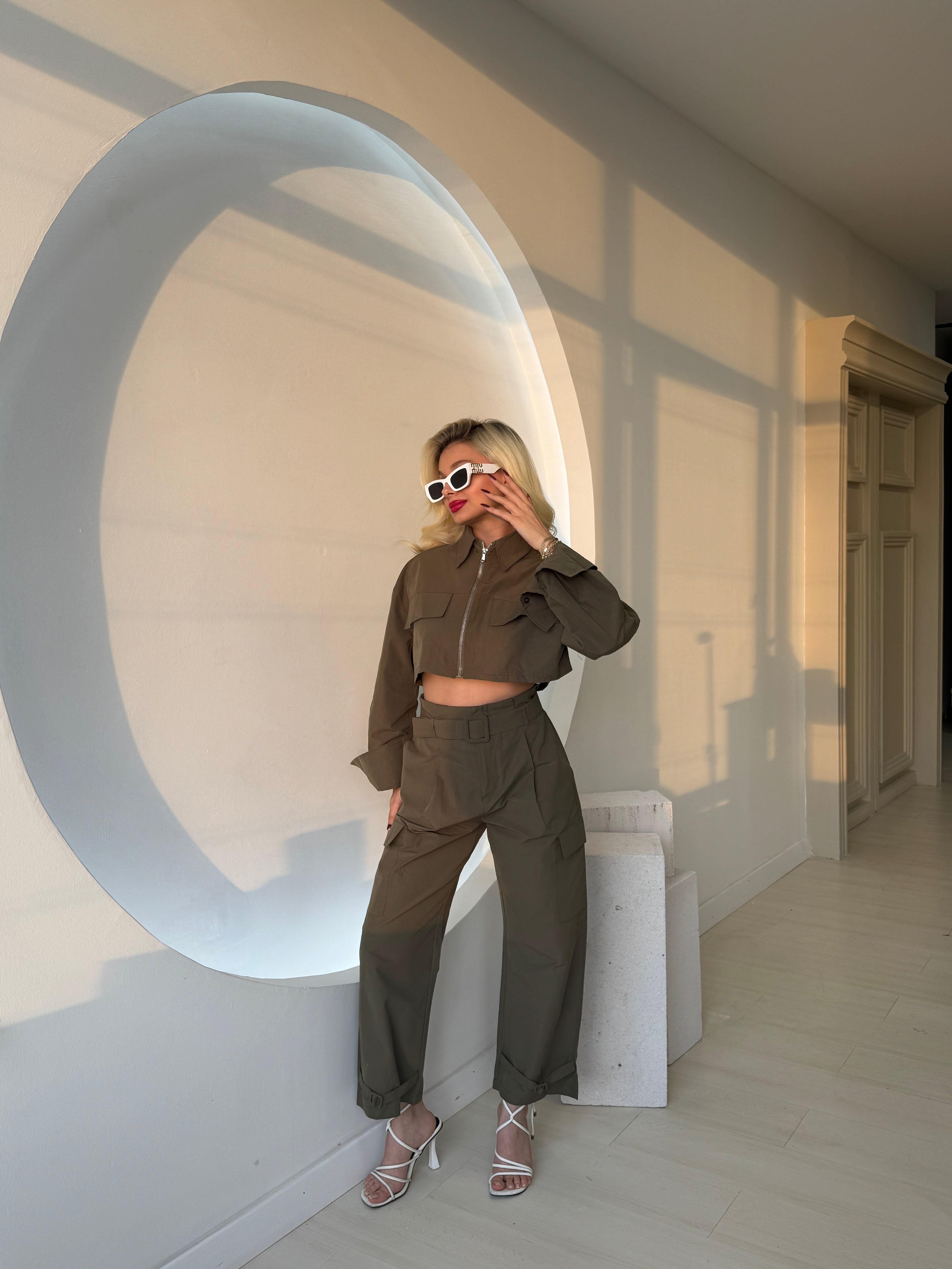 Haki Kemer Ve Paça Detaylı Takım