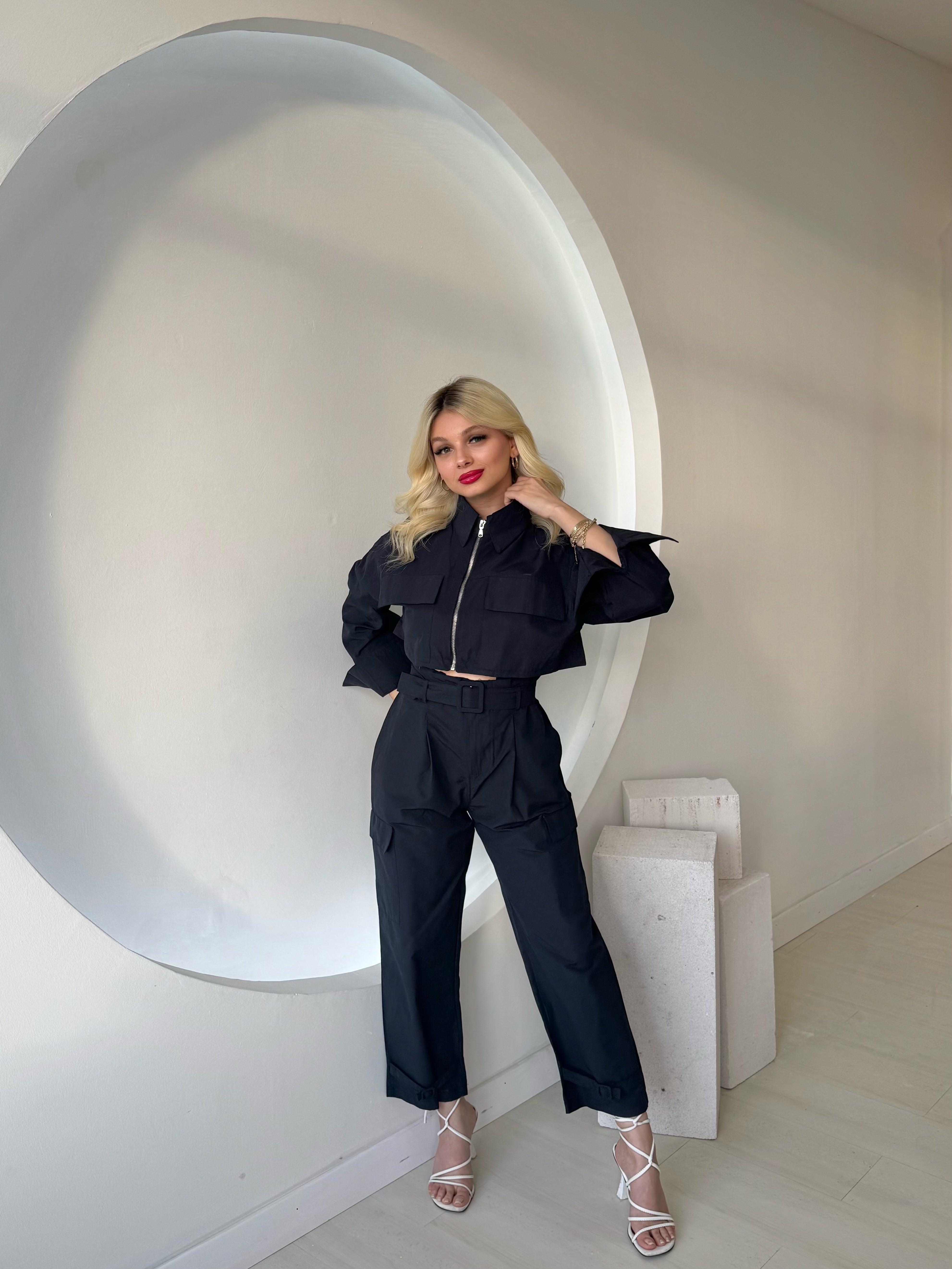 Lacivert Kemer Ve Paça Detaylı Takım