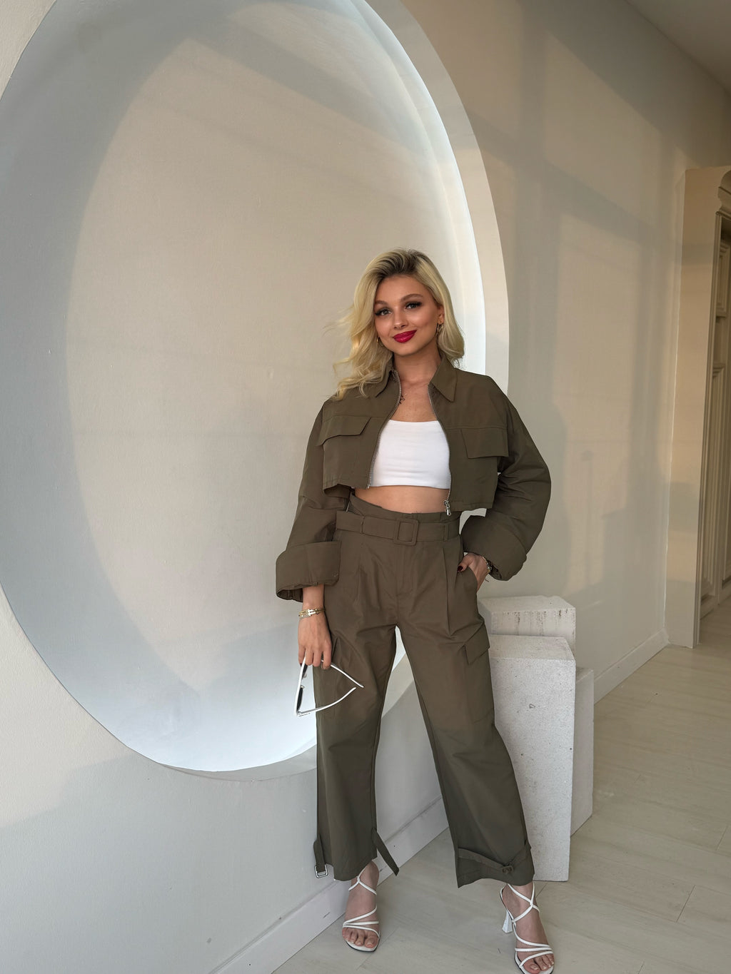 Haki Kemer Ve Paça Detaylı Takım