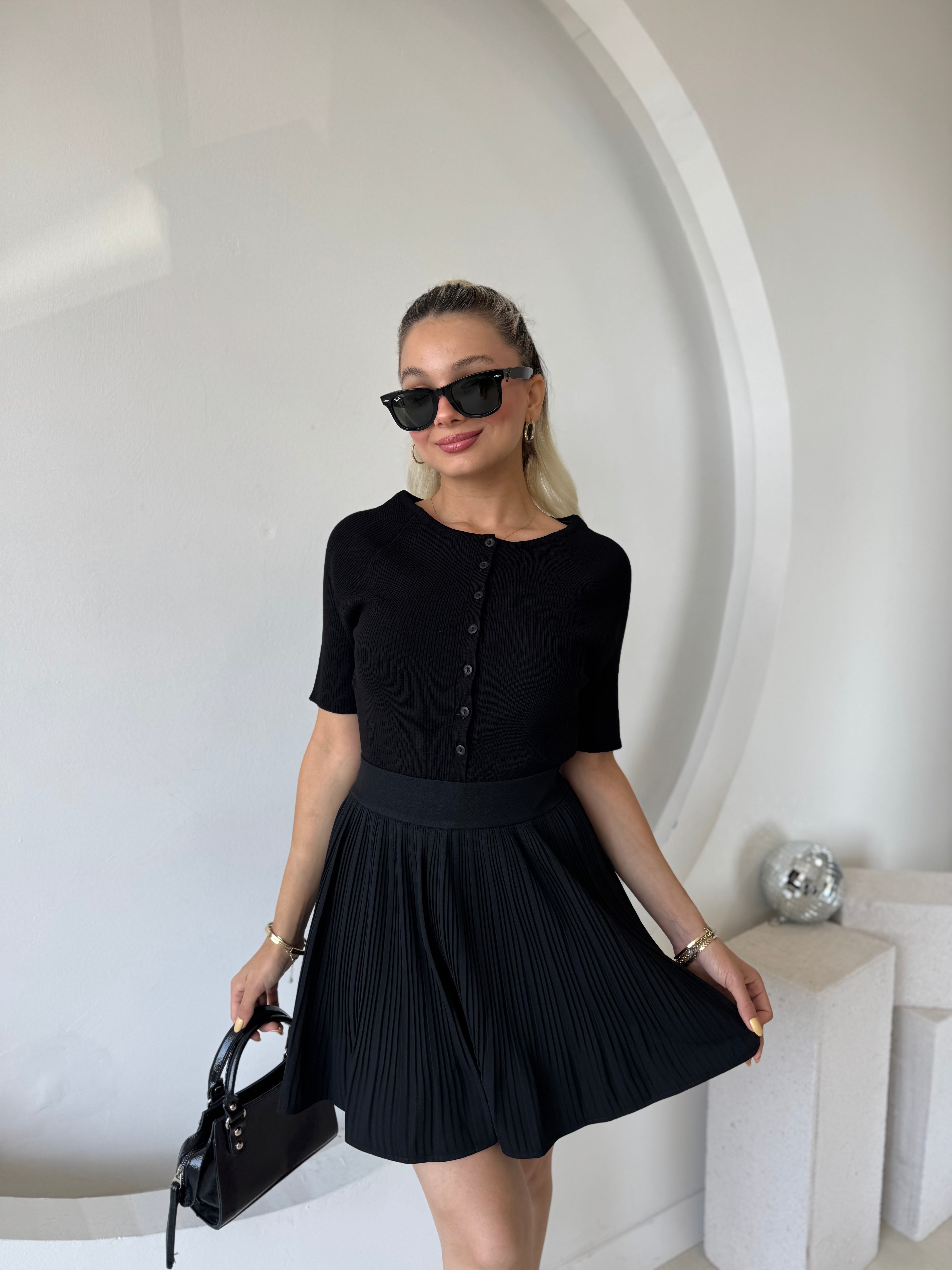 Siyah Şortlu Piliseli Etek