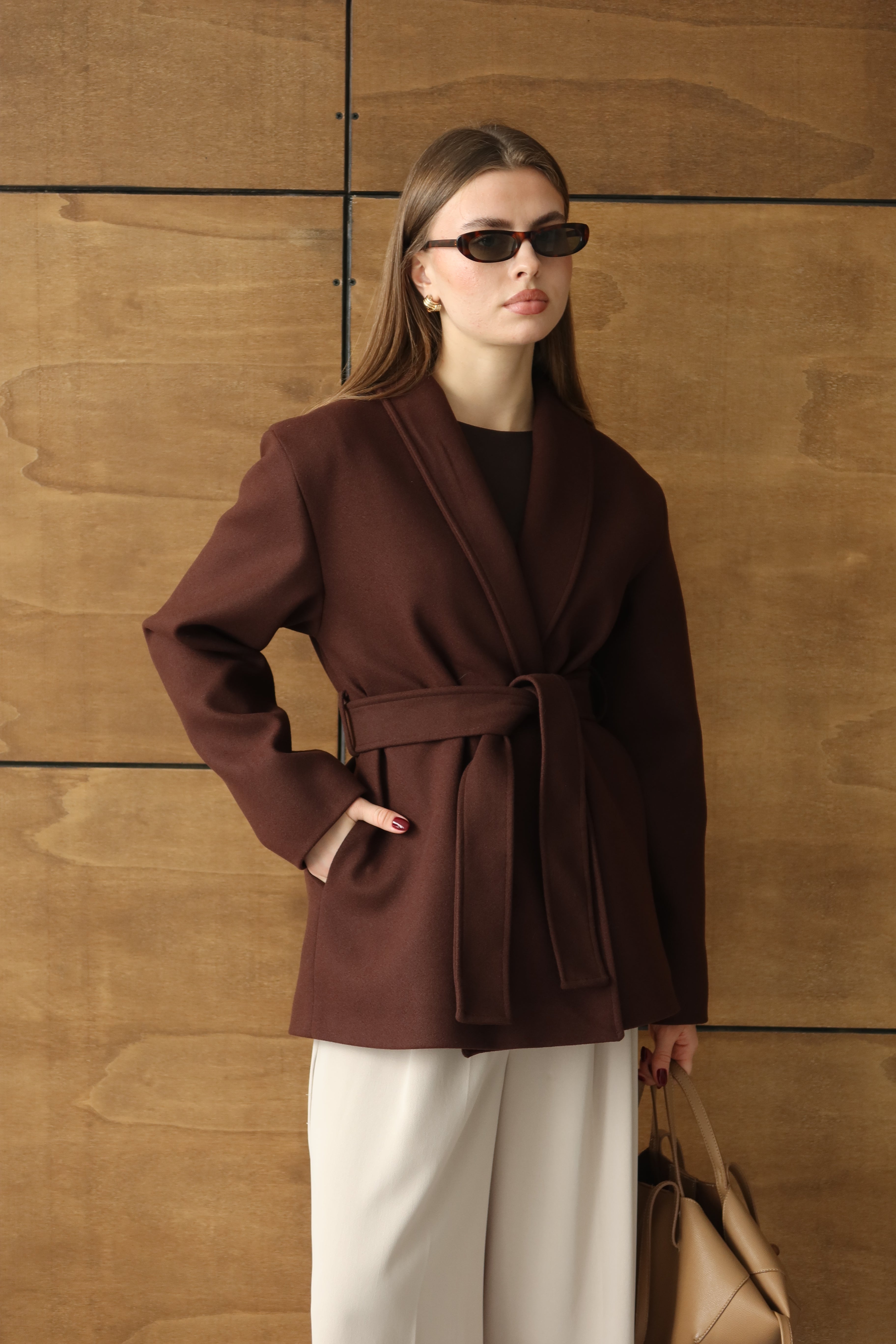 KAHVERENGİ KUŞAKLI DİK YAKA KAŞE KABAN