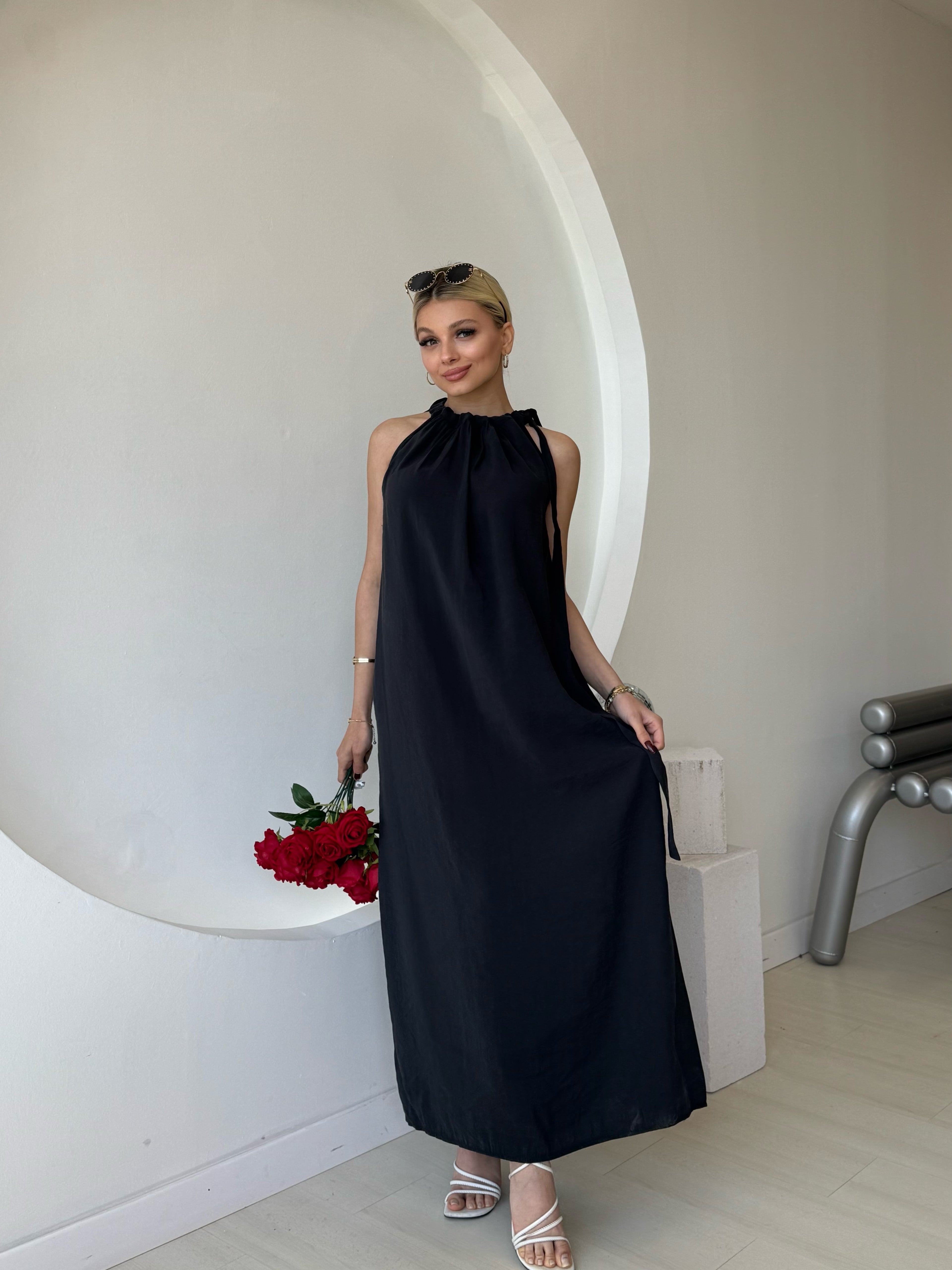 Omuzdan Bağlamalı Siyah Elbise