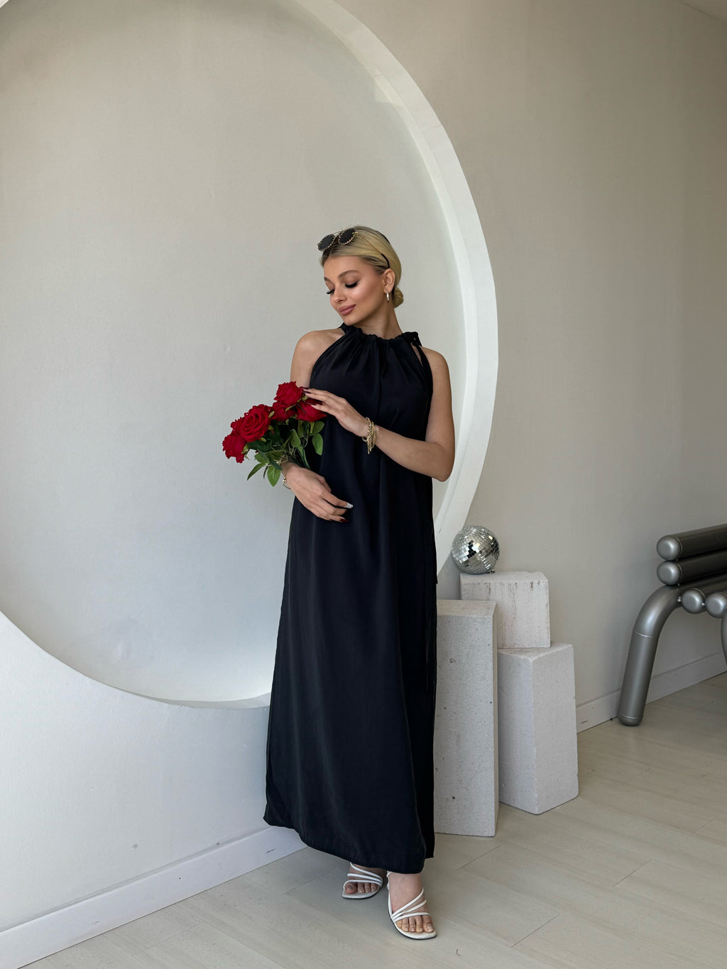 Omuzdan Bağlamalı Siyah Elbise