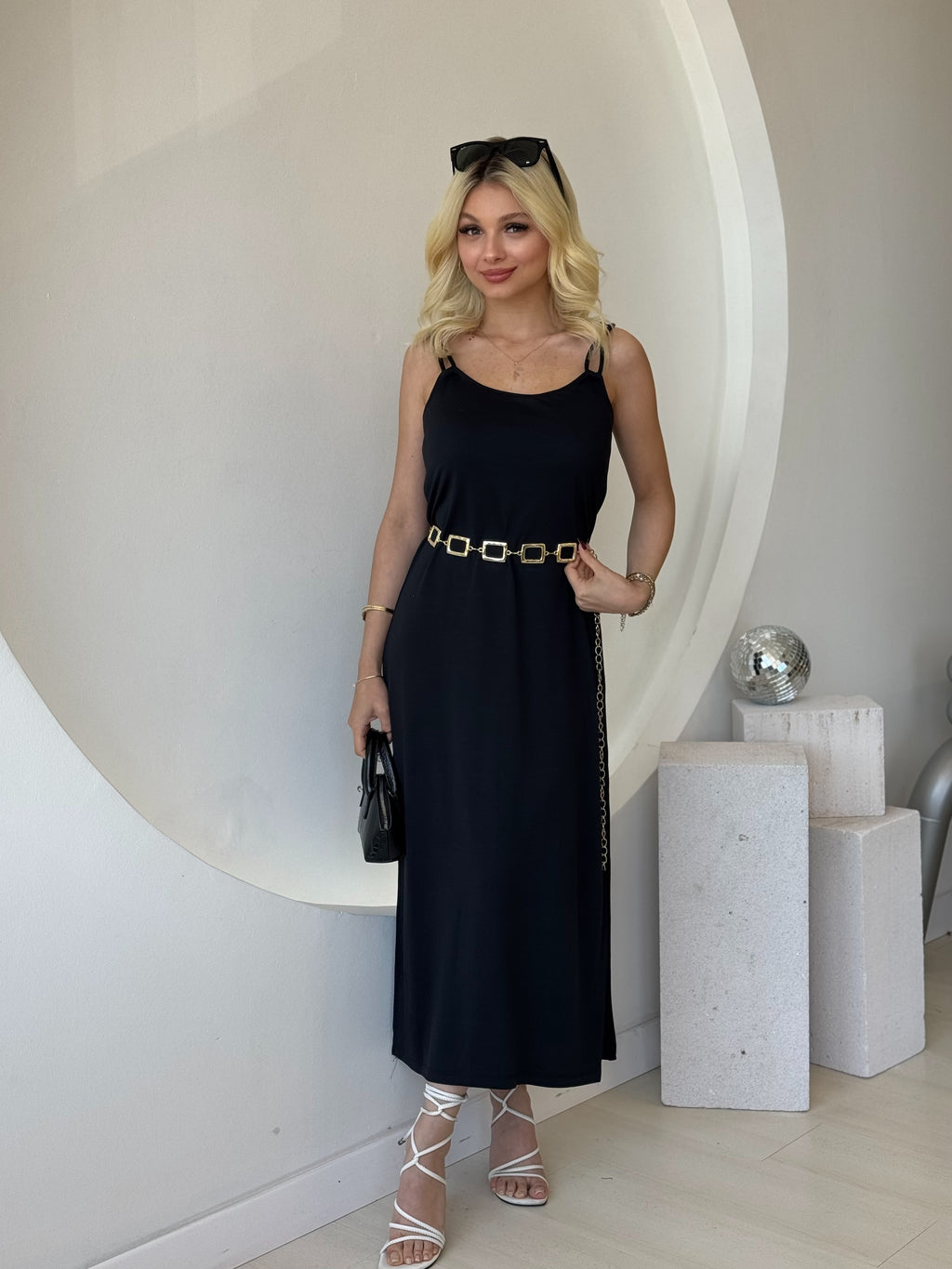 İp Askılı Yırtmaç Detaylı Siyah Elbise