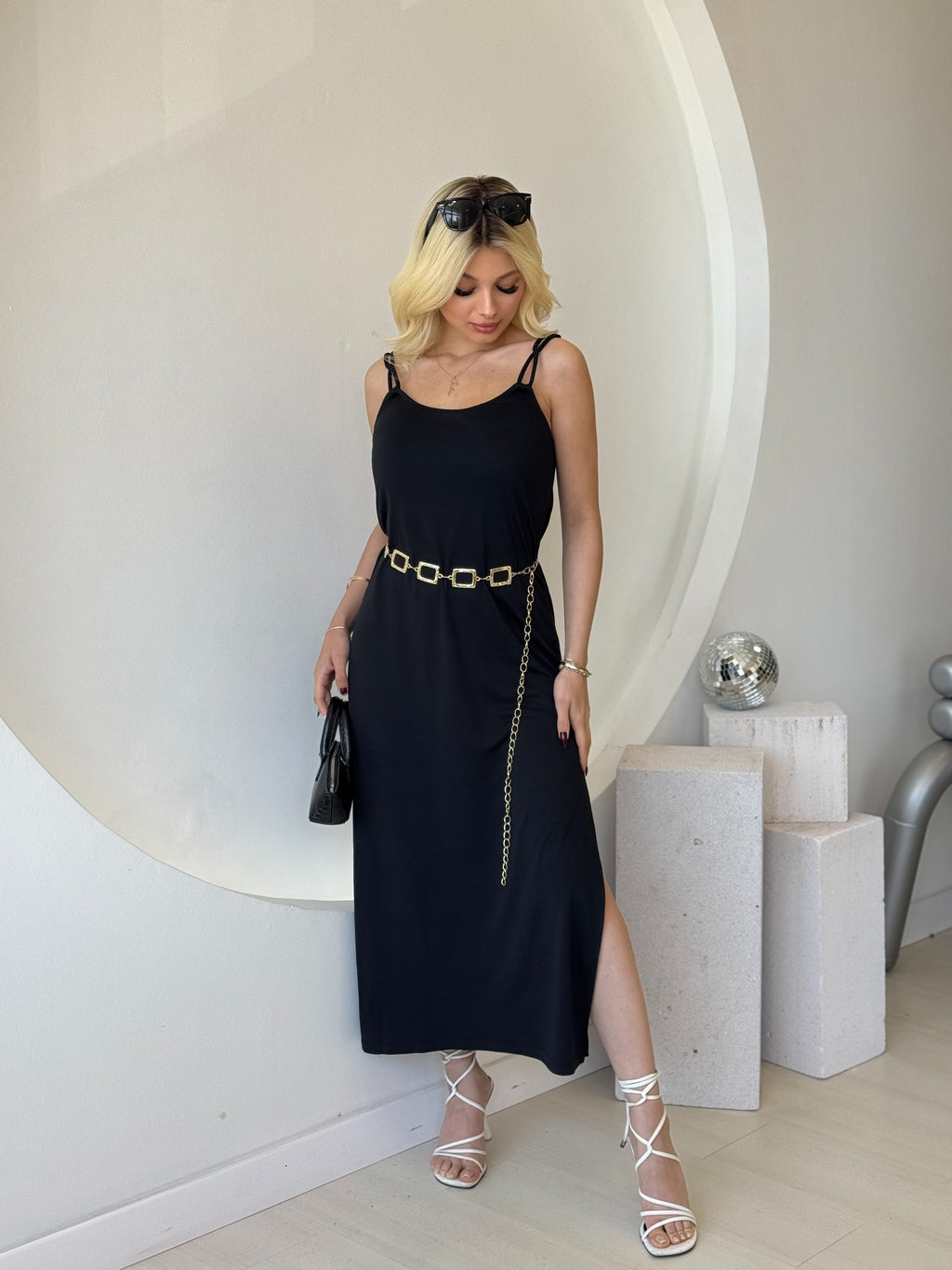 İp Askılı Yırtmaç Detaylı Siyah Elbise