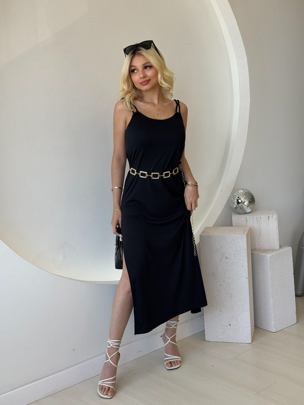 İp Askılı Yırtmaç Detaylı Siyah Elbise