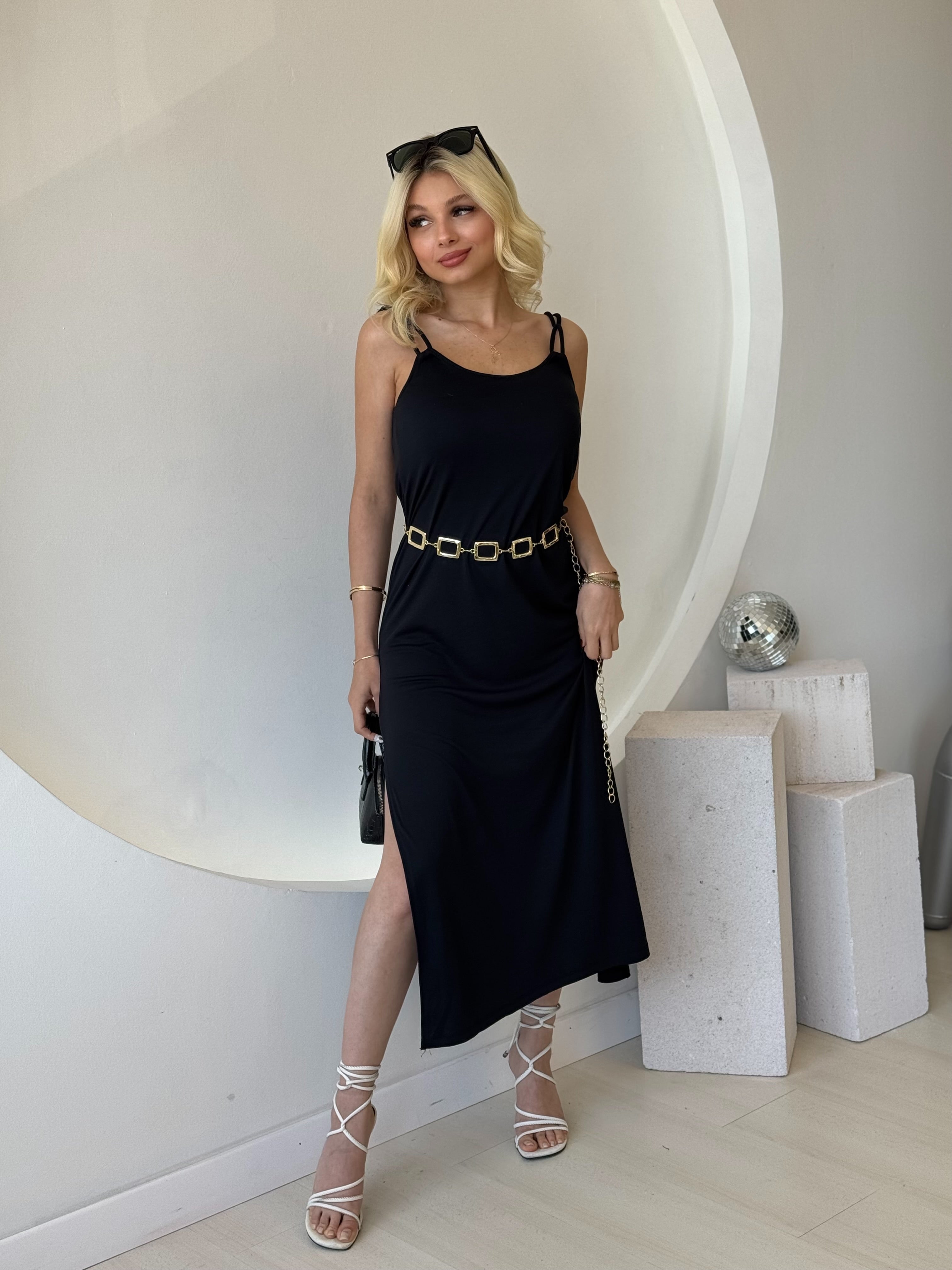 İp Askılı Yırtmaç Detaylı Siyah Elbise