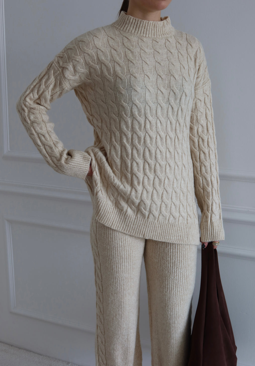 bej triko saç örgülü pantolon kazak takım