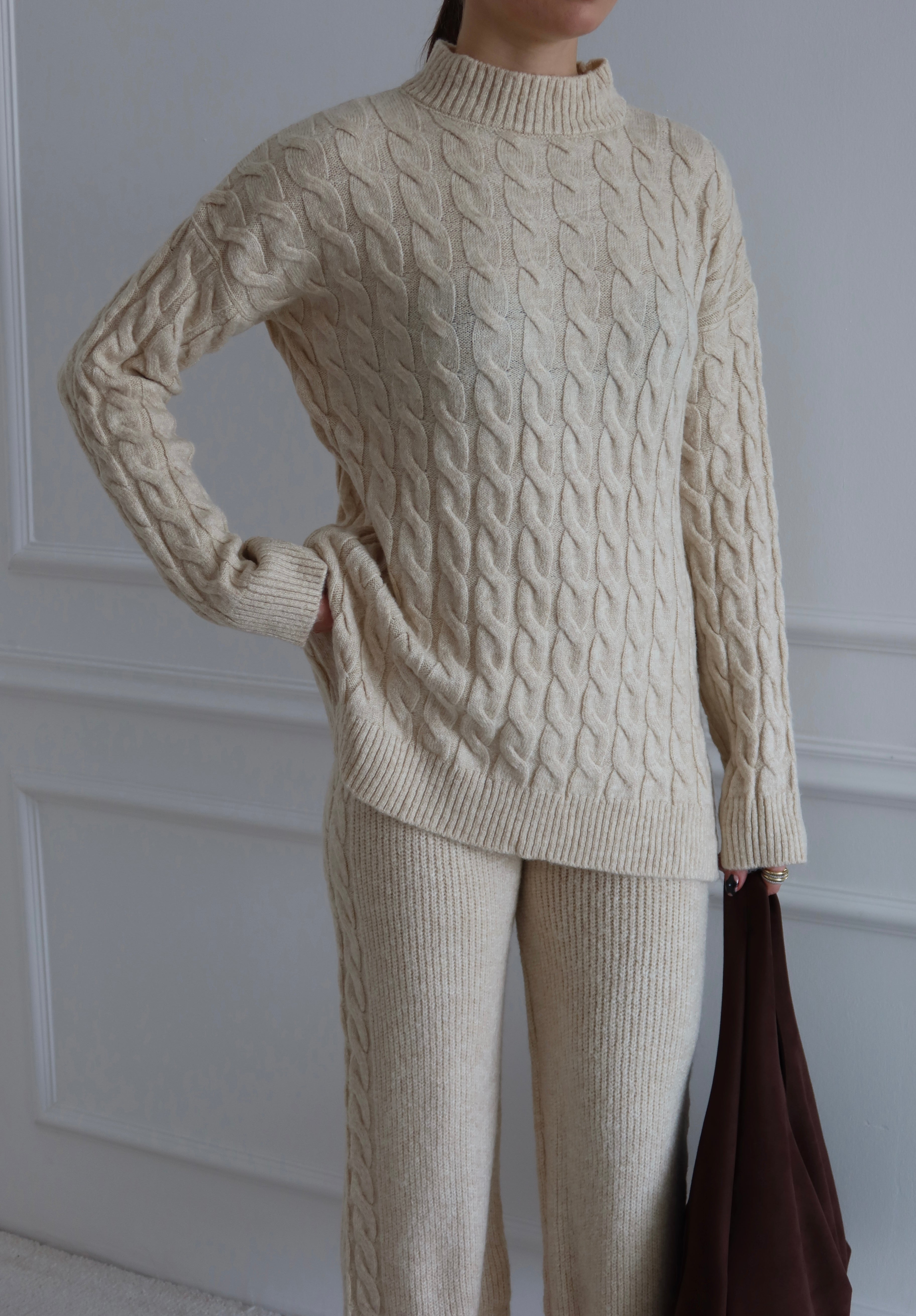 bej triko saç örgülü pantolon kazak takım