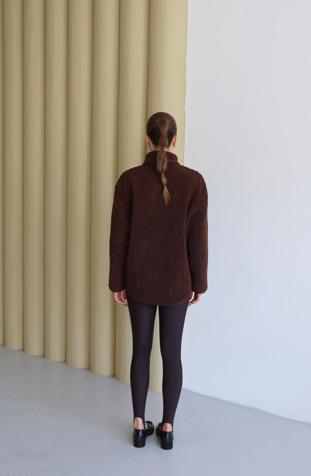 KAHVERENGİ DİK YAKA TEDDY SWEAT