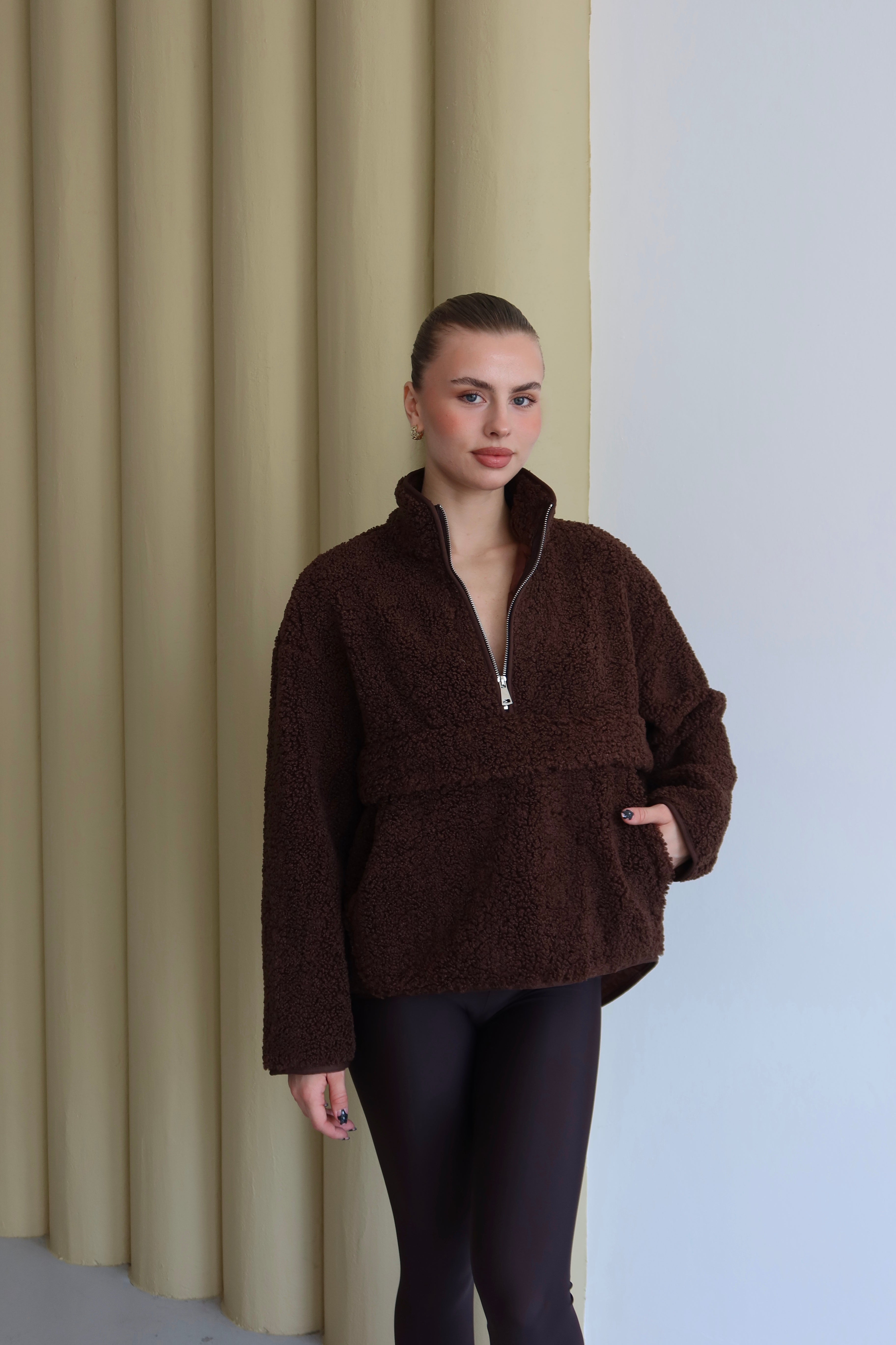 KAHVERENGİ DİK YAKA TEDDY SWEAT