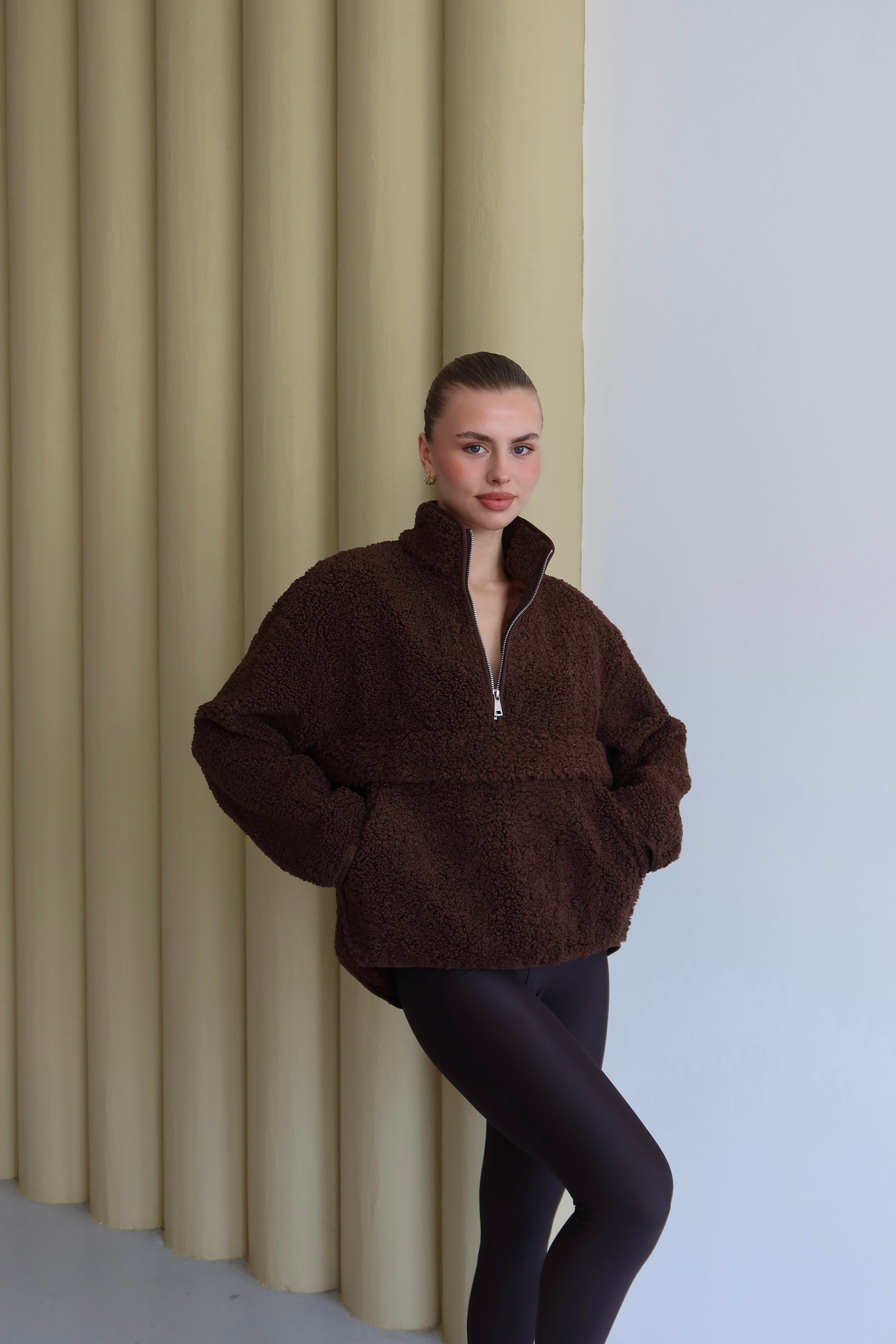 KAHVERENGİ DİK YAKA TEDDY SWEAT