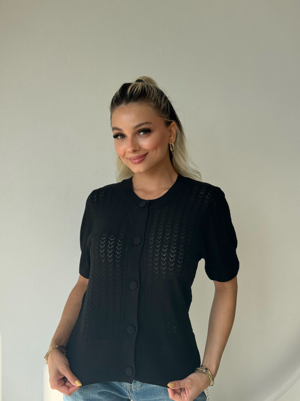 Siyah Kısa Kol Düğmeli Triko Hırka