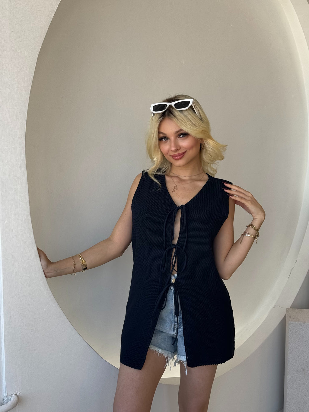 Lacivert Önden Bağlamalı Triko Yelek