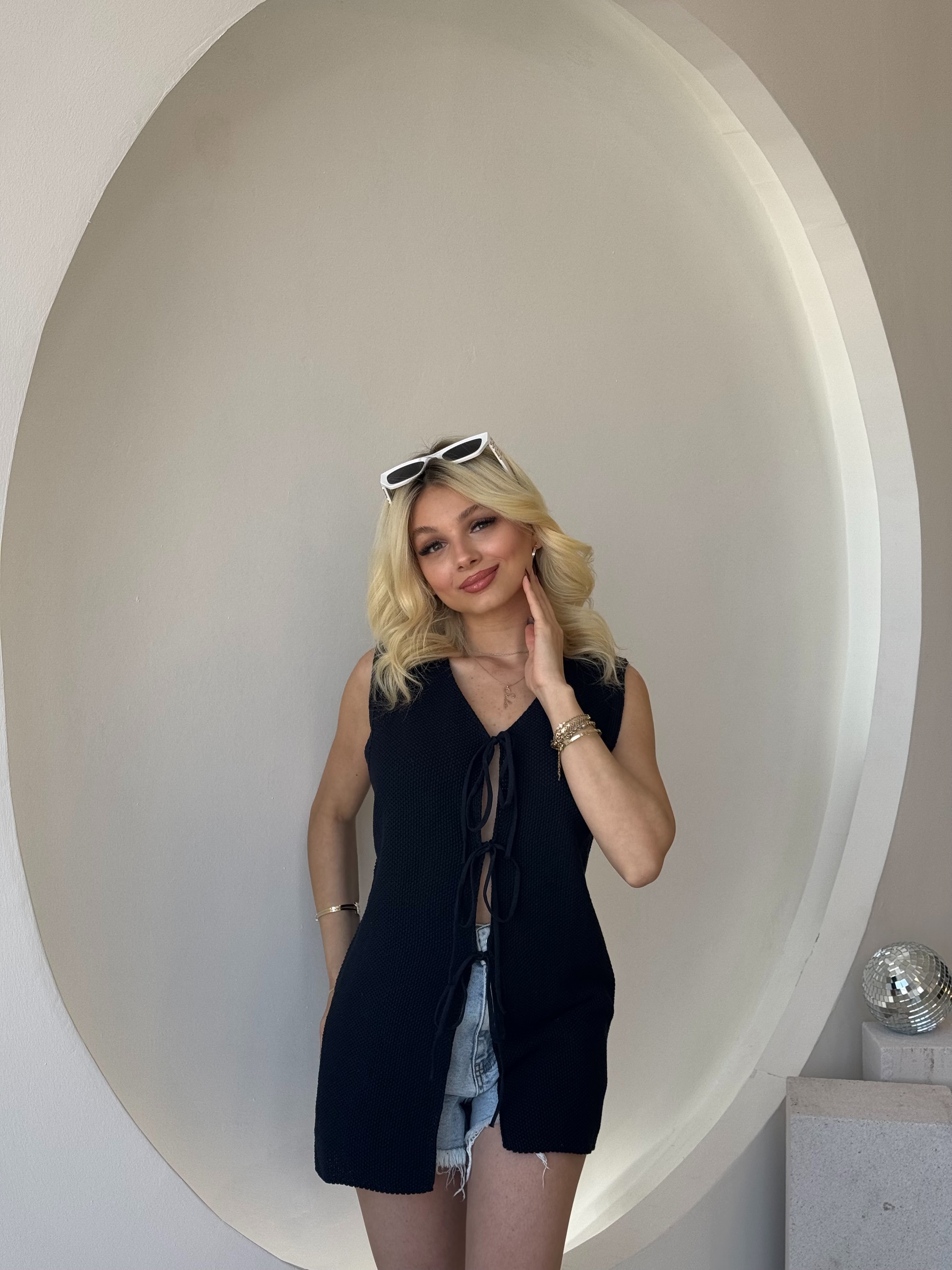 Lacivert Önden Bağlamalı Triko Yelek