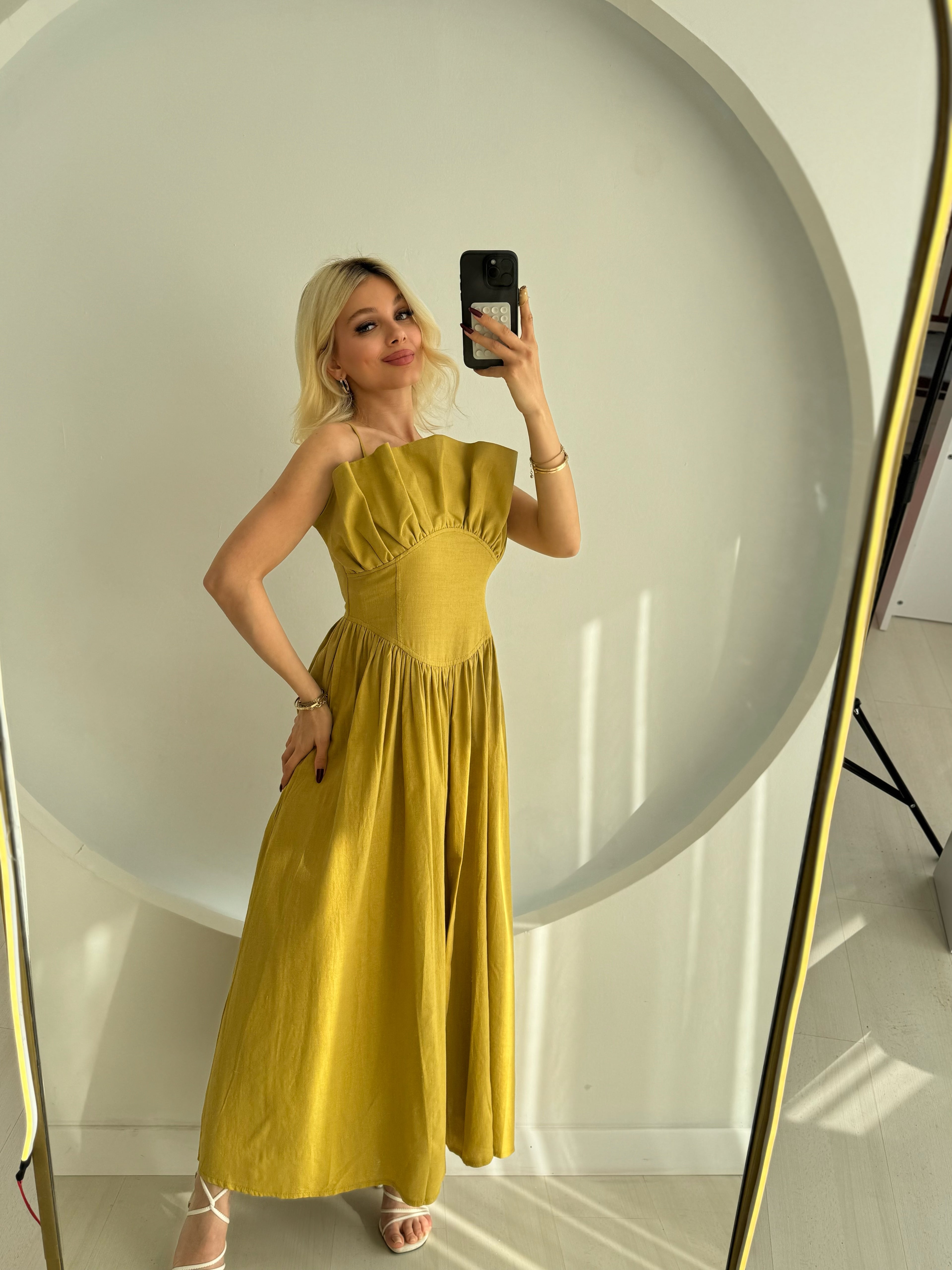 Hardal Rengi Kıvrımlı Büstiyer Yaka Midi Elbise