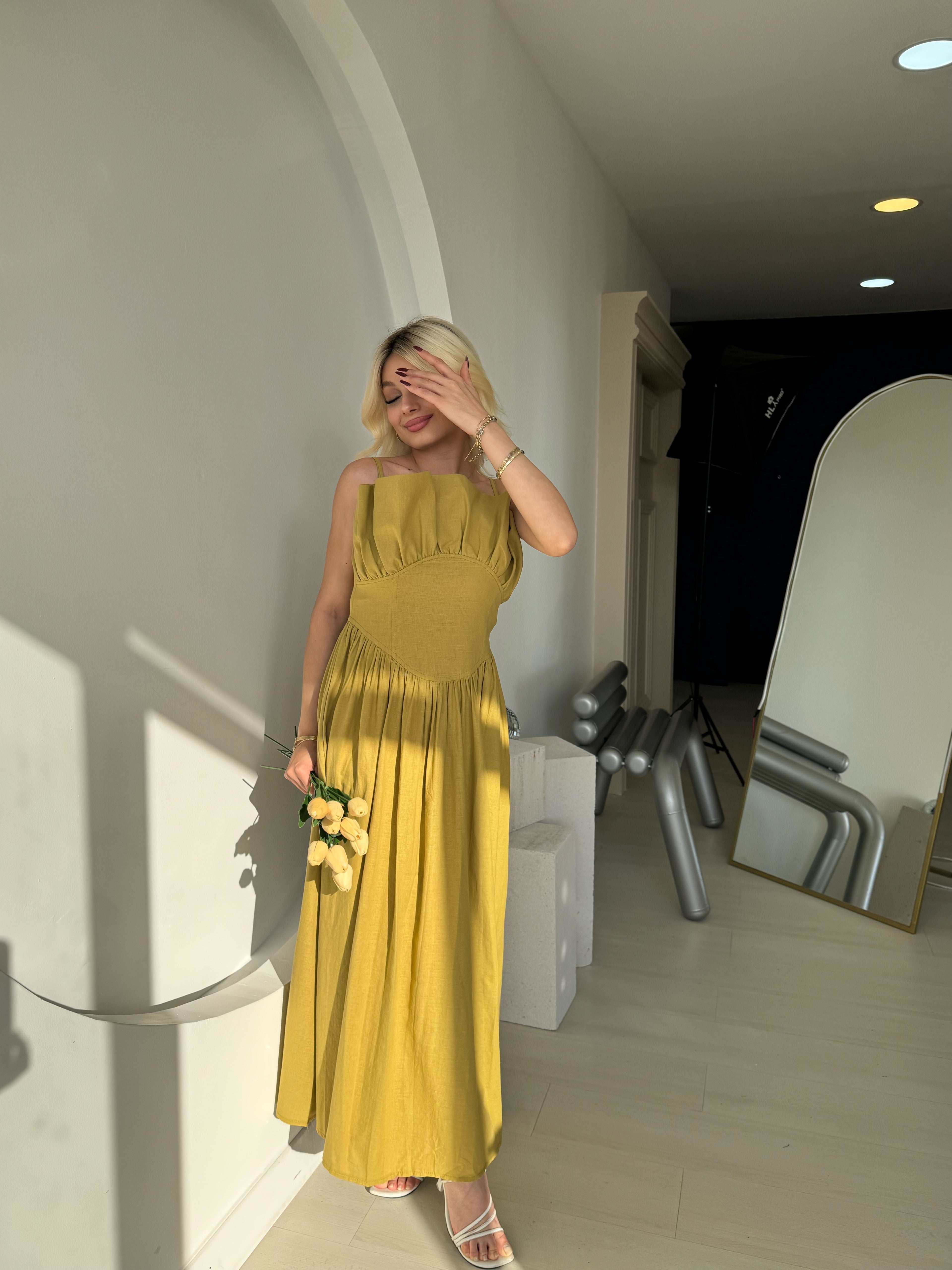 Hardal Rengi Kıvrımlı Büstiyer Yaka Midi Elbise