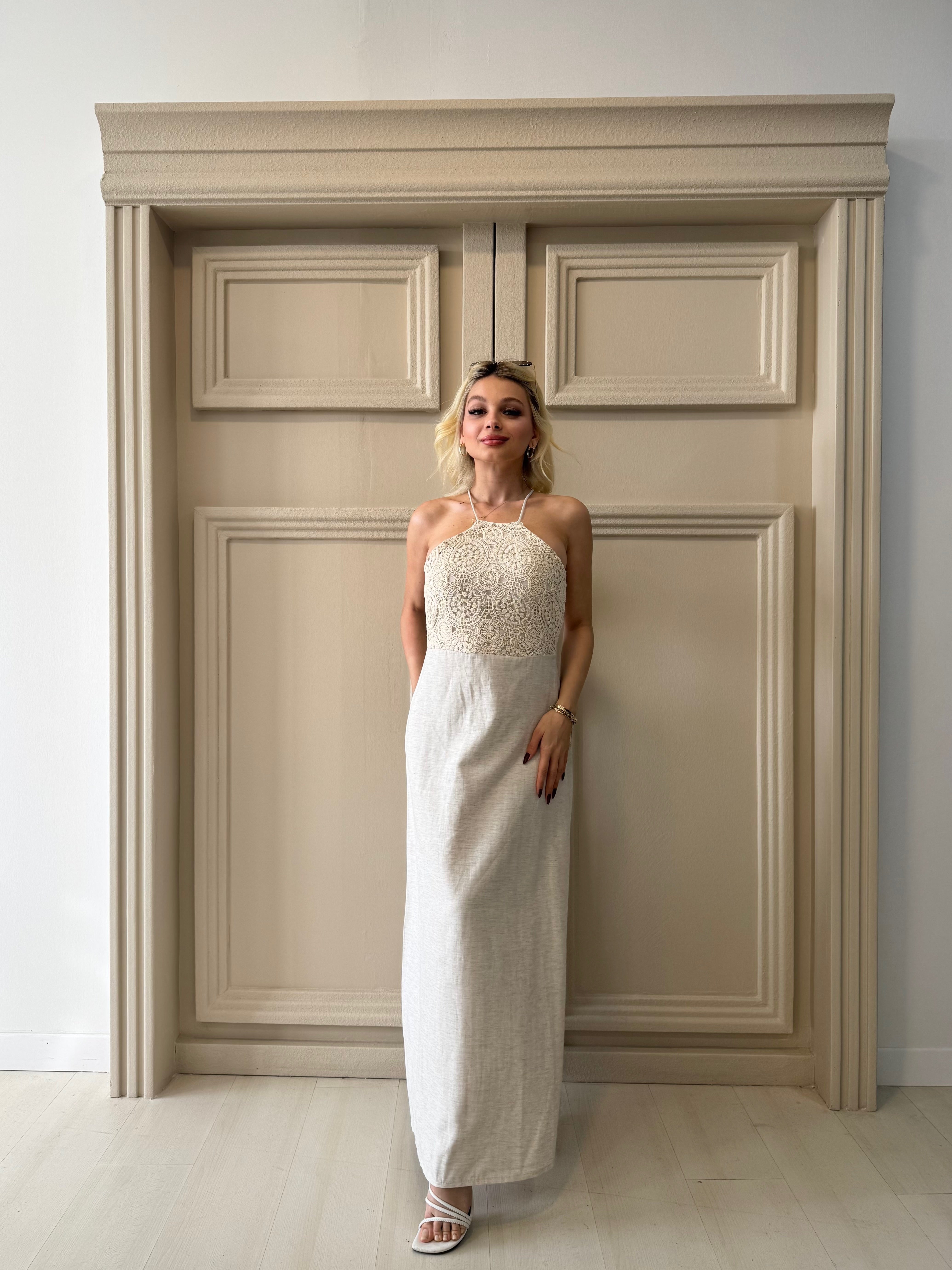 Halter Yaka Dantel Detaylı Elbise