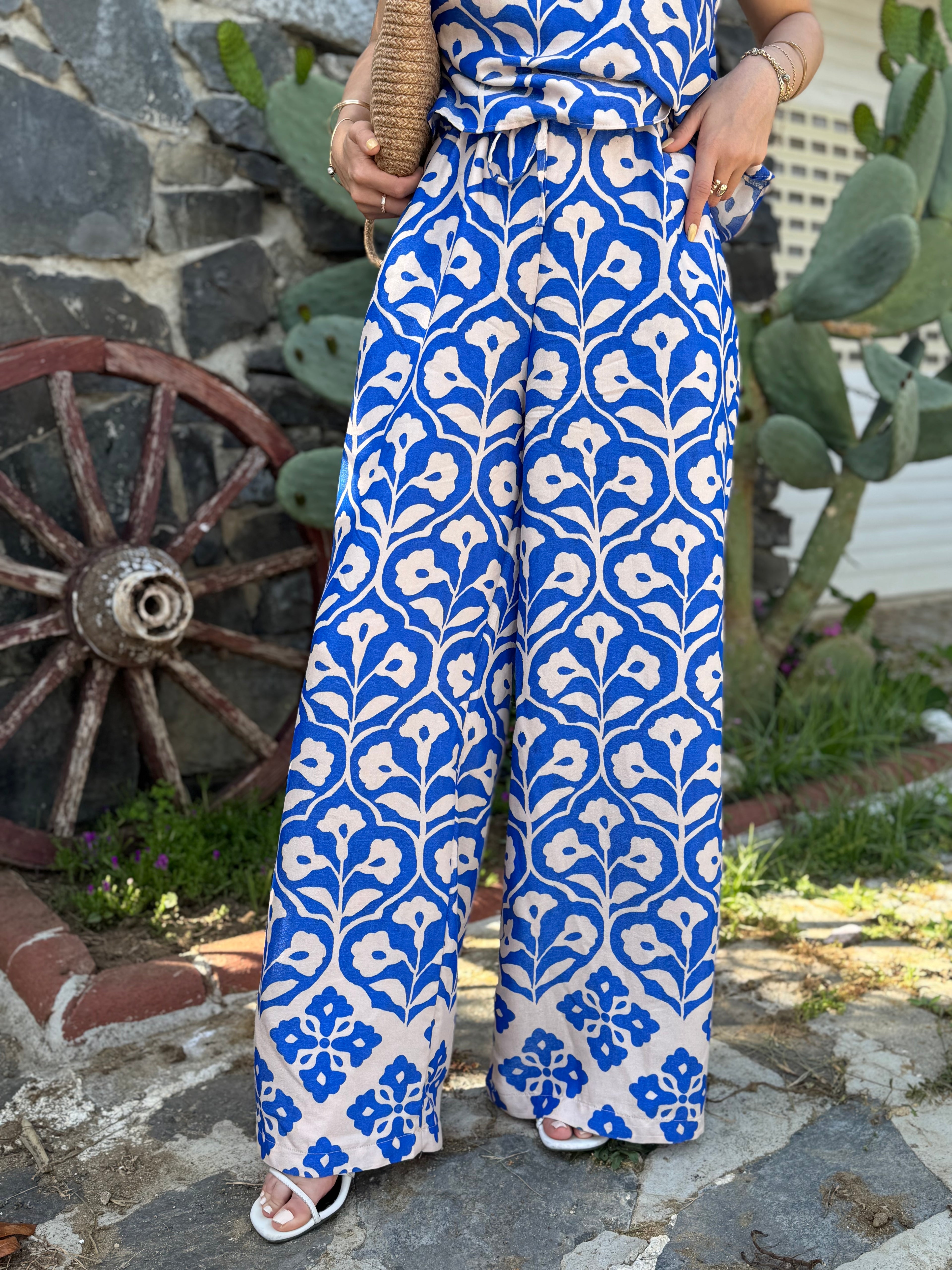 Mavi Jakarlı Askılı Bluz Pantolon Takım