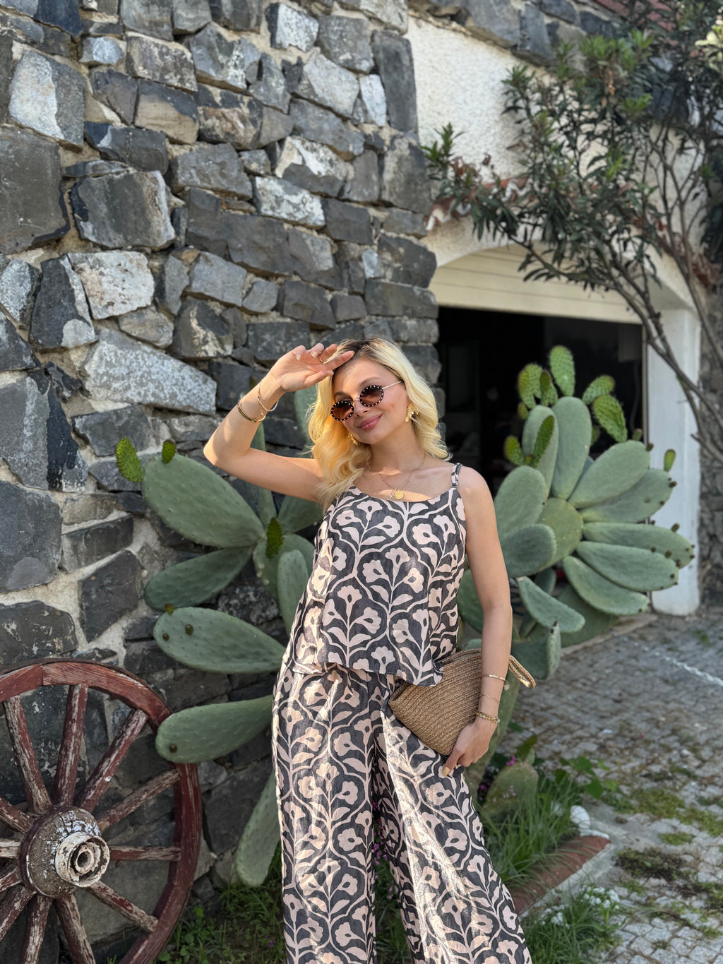 Acı Kahve Ekru Jakarlı Askılı Bluz Pantolon Takım